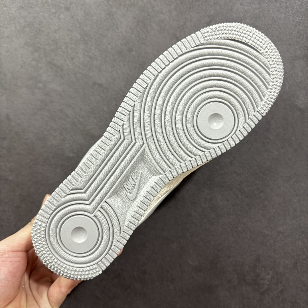 图片[9]-【定制版】NIke Air Force 1 \’07 Low “Supreme联名——米灰满天星”空军一号 低帮 运动鞋 休闲鞋 折边针车 工艺难度大 原楦头原纸板 原装鞋盒 定制五金配件 内置全掌气垫 原厂鞋底 货号：JP8028-012 尺码：36 36.5 37.5 38 38.5 39 40 40.5 41 42 42.5 43 44 44.5 45 编码：HXSB310320-选品中心