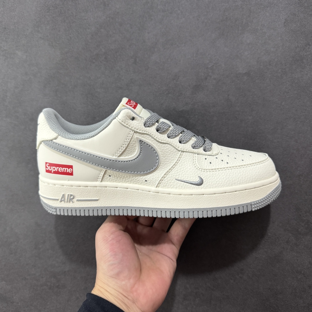 【定制版】NIke Air Force 1 \'07 Low “Supreme联名——米灰满天星”空军一号 低帮 运动鞋 休闲鞋 折边针车 工艺难度大 原楦头原纸板 原装鞋盒 定制五金配件 内置全掌气垫 原厂鞋底 货号:JP8028-012 尺码:36 36.5 37.5 38 38.5 39 40 40.5 41 42 42.5 43 44 44.5 45 编码:HXSB310320-选品中心