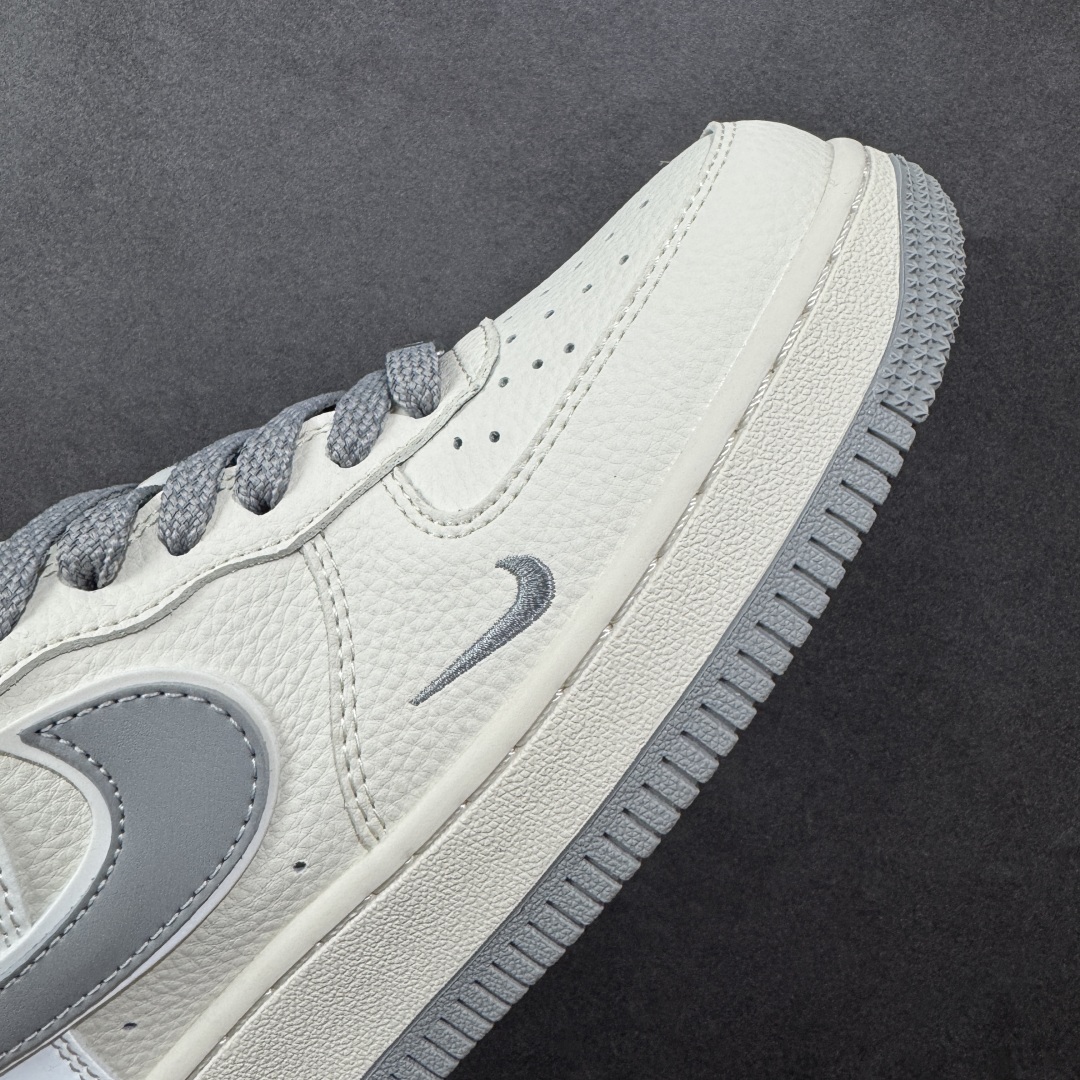 图片[5]-【定制版】NIke Air Force 1 \’07 Low “Supreme联名——米灰满天星”空军一号 低帮 运动鞋 休闲鞋 折边针车 工艺难度大 原楦头原纸板 原装鞋盒 定制五金配件 内置全掌气垫 原厂鞋底 货号：JP8028-012 尺码：36 36.5 37.5 38 38.5 39 40 40.5 41 42 42.5 43 44 44.5 45 编码：HXSB310320-选品中心