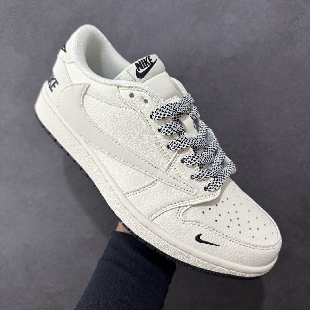 图片[3]-【定制版】Fragment x Travis Scott xDior Air Jordan 1 Low 三方联名倒钩 整双鞋以全荔枝皮打造，腰身搭配白色「倒勾」，再点缀上Travis Scott 标志性的Logo，后跟处以藤原浩最拿手的蓝色为主色调，完善极具Fragment Design的白蓝黑设计风格，左右脚分别以Travis Scott鬼脸和乔丹飞翼加以修饰，彰显出三方联名的奢华格调 尺码： 36 36.5 37.5 38 38.5 39 40 40.5 41 42 42.5 43 44 45 货号：JP1628-254 编码：HXSB330340-选品中心