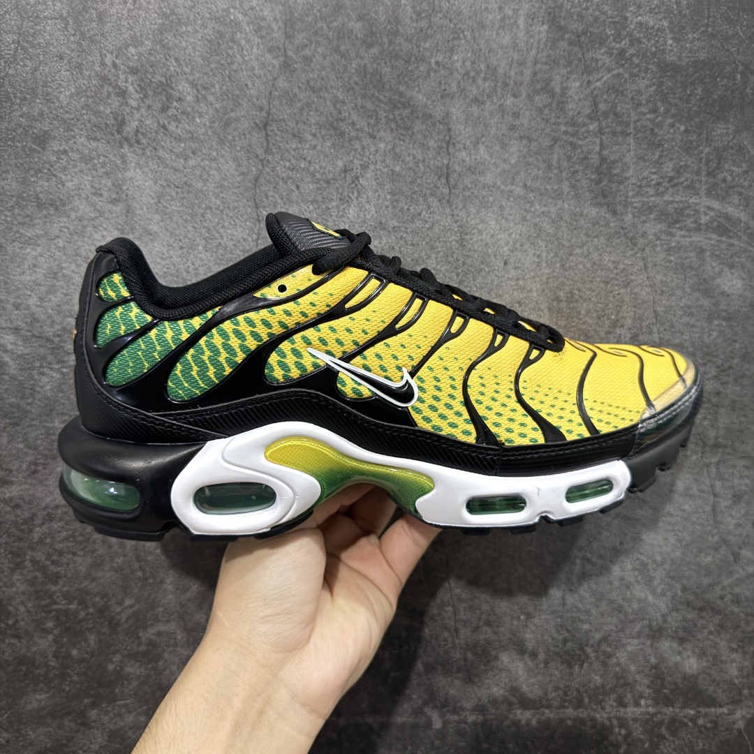 【Max纯原版】Nike Air Max Plus TN气垫系列跑鞋 全新一比一高端版本 真正的市场T1品质 更多配色陆续出货 真正的用心研发 一点一点抠出来的 品质 品控细节 随便闭眼对比市场任何版本 全套原纸板楦头开发 完美呈现版型 工艺流程均与原鞋保持一致 Turned Air 中底缓震技术 鞋面弧度与大底弧度一致 鞋头正确TPU材质 鞋面高频TPU材质1.0厚度 原鞋一致层次感 超越公司货的品控标准 多道QC质检 货号:IB7671-700 尺码:36 36.5 37.5 38 38.5 39 40 40.5 41 42 42.5 43 44 44.5 45 46-选品中心