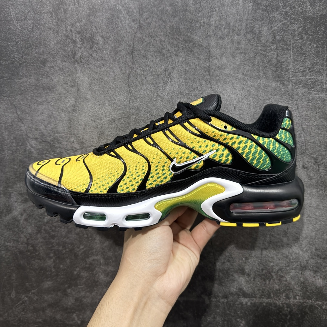 图片[2]-【Max纯原版】Nike Air Max Plus TN气垫系列跑鞋 全新一比一高端版本 真正的市场T1品质 更多配色陆续出货 真正的用心研发 一点一点抠出来的 品质 品控细节 随便闭眼对比市场任何版本 全套原纸板楦头开发 完美呈现版型 工艺流程均与原鞋保持一致 Turned Air 中底缓震技术 鞋面弧度与大底弧度一致 鞋头正确TPU材质 鞋面高频TPU材质1.0厚度 原鞋一致层次感 超越公司货的品控标准 多道QC质检 货号：IB7671-700 尺码：36 36.5 37.5 38 38.5 39 40 40.5 41 42 42.5 43 44 44.5 45 46-选品中心