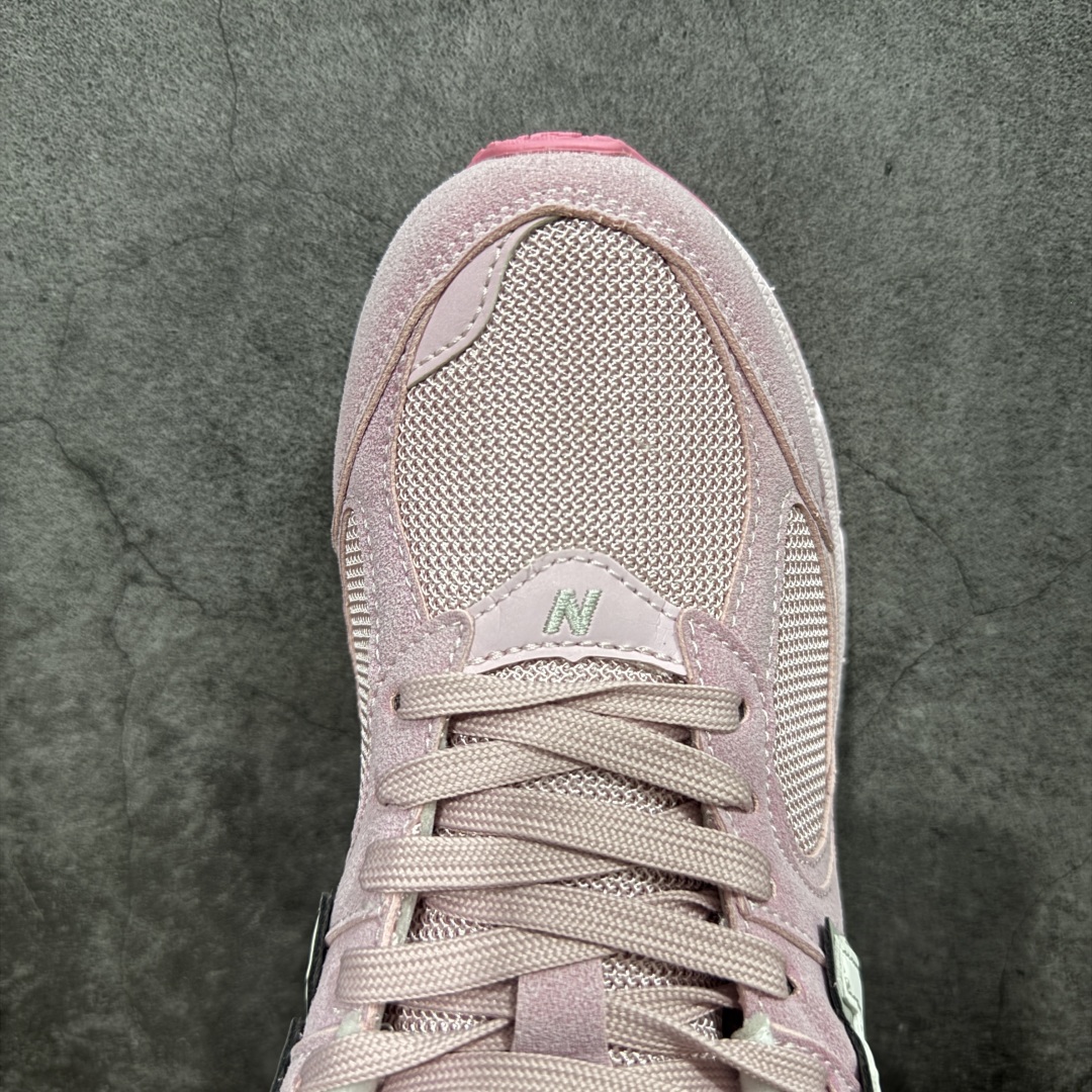 图片[5]-【小总裁版】NB New Balance M2002RCR 粉色 总裁平替版 品质很好 正确材料 正确组合大底 可高价零售‼️ 全套原楦原纸板原厂数据开发 原厂网纱 原装进口皮料 正确绒感卡色 正确中底拉帮中底网布细节 一比一手工擦旧效果 冲裁组合 匠心打造 耗时两个月开发完成 工艺极其复杂难度可想而知 新开独立私模大底 全网唯一正确做旧组合大底 高端零售专供产物 尺码：36 37 37.5 38 38.5 39.5 40 40.5 41.5 42 42.5 43 44 44.5 45 45.5 46.5-选品中心
