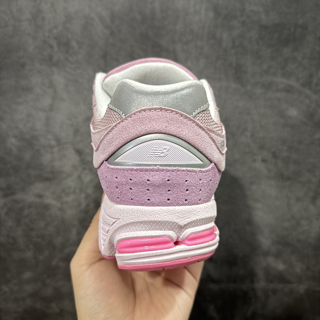 图片[4]-【小总裁版】NB New Balance M2002RCR 粉色 总裁平替版 品质很好 正确材料 正确组合大底 可高价零售‼️ 全套原楦原纸板原厂数据开发 原厂网纱 原装进口皮料 正确绒感卡色 正确中底拉帮中底网布细节 一比一手工擦旧效果 冲裁组合 匠心打造 耗时两个月开发完成 工艺极其复杂难度可想而知 新开独立私模大底 全网唯一正确做旧组合大底 高端零售专供产物 尺码：36 37 37.5 38 38.5 39.5 40 40.5 41.5 42 42.5 43 44 44.5 45 45.5 46.5-选品中心