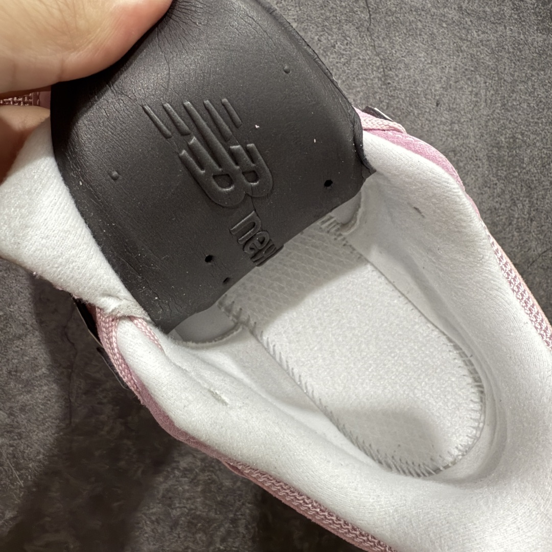 图片[8]-【小总裁版】NB New Balance M2002RCR 粉色 总裁平替版 品质很好 正确材料 正确组合大底 可高价零售‼️ 全套原楦原纸板原厂数据开发 原厂网纱 原装进口皮料 正确绒感卡色 正确中底拉帮中底网布细节 一比一手工擦旧效果 冲裁组合 匠心打造 耗时两个月开发完成 工艺极其复杂难度可想而知 新开独立私模大底 全网唯一正确做旧组合大底 高端零售专供产物 尺码：36 37 37.5 38 38.5 39.5 40 40.5 41.5 42 42.5 43 44 44.5 45 45.5 46.5-选品中心