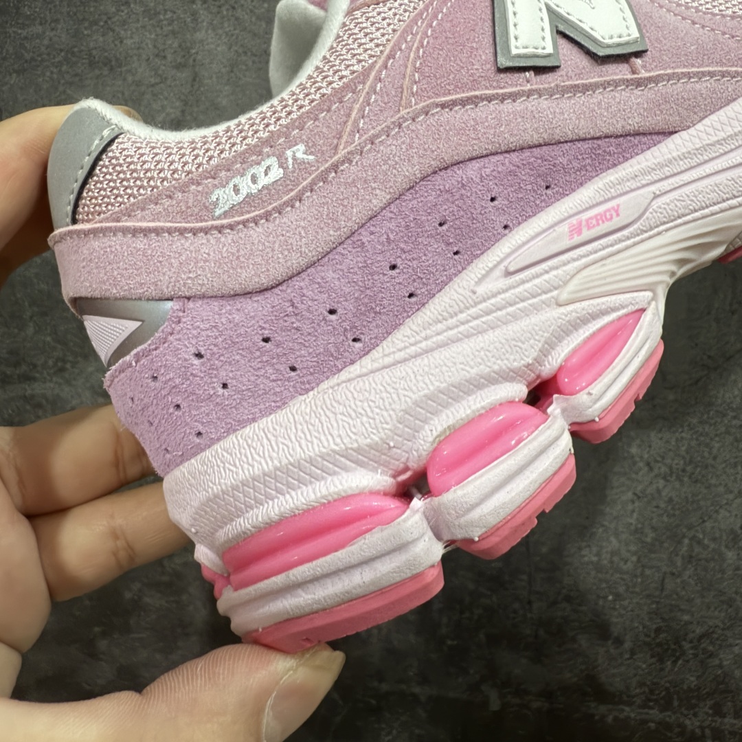 图片[3]-【小总裁版】NB New Balance M2002RCR 粉色 总裁平替版 品质很好 正确材料 正确组合大底 可高价零售‼️ 全套原楦原纸板原厂数据开发 原厂网纱 原装进口皮料 正确绒感卡色 正确中底拉帮中底网布细节 一比一手工擦旧效果 冲裁组合 匠心打造 耗时两个月开发完成 工艺极其复杂难度可想而知 新开独立私模大底 全网唯一正确做旧组合大底 高端零售专供产物 尺码：36 37 37.5 38 38.5 39.5 40 40.5 41.5 42 42.5 43 44 44.5 45 45.5 46.5-选品中心