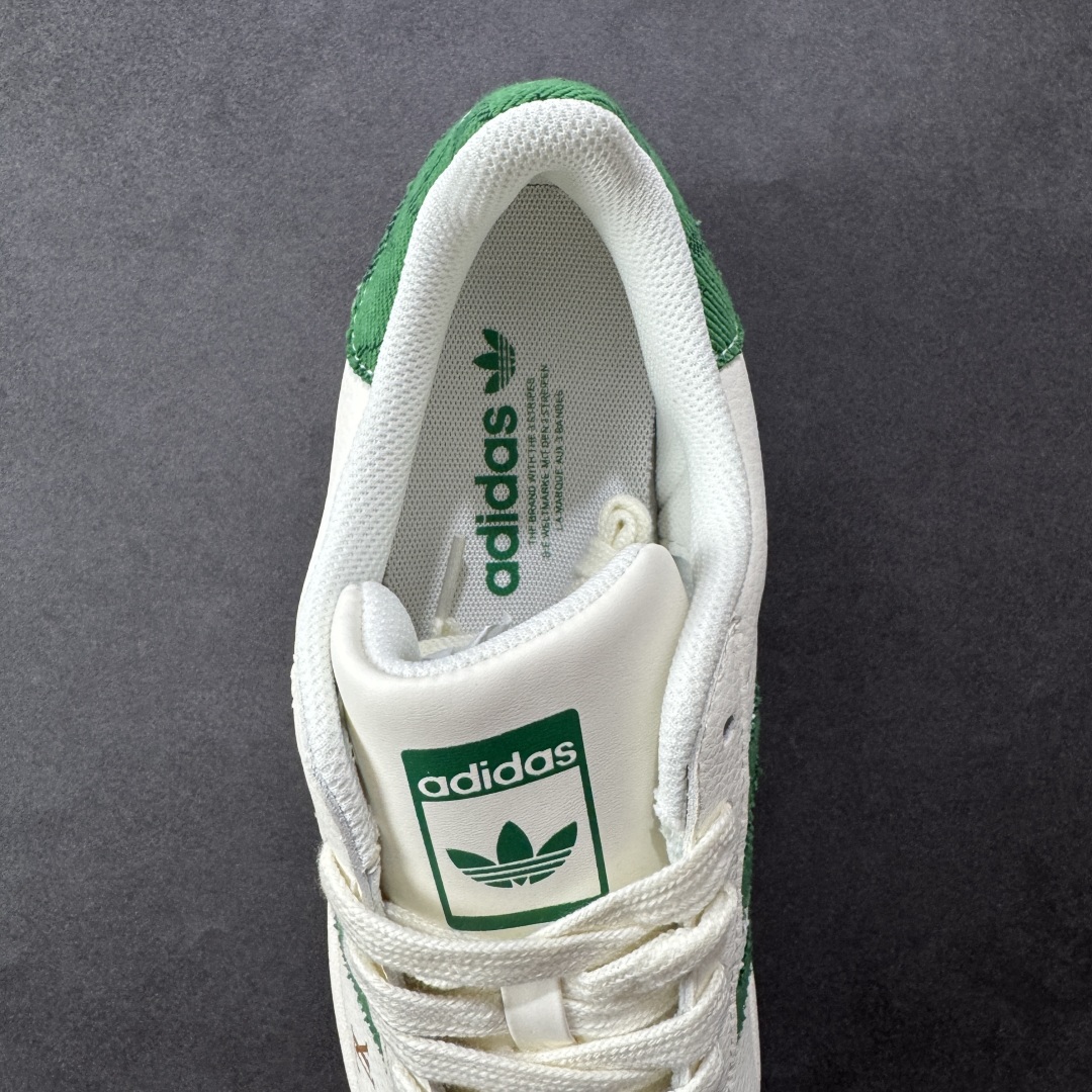图片[7]-【定制版】Louis Vuitton x Adidas Original Superstar 路易威登LV x 阿迪达斯 低帮 联名白绿 贝壳头防滑耐磨轻便低邦板鞋男女同款 鞋身整体采用米白色皮革打造，搭配经典米白贝壳头，鞋身两侧经典锯齿三条杠Logo采用绿色帆布点缀，鞋头处LV字样金色压印妆点，鞋舌上以绿色Adidas字样及三叶草Logo呈现，瞬间提升鞋子的时尚程度，后跟装饰片辅以绿色制作并带有白色Adidas字样及三叶草LLogo，后跟印有Louis Vuitton字样，彰显联名身份；最后以米白色中底搭配同色橡胶外底完善整体设计收尾。 货号：SD6819 尺码：36-45带半码 编码：CCB290300-选品中心
