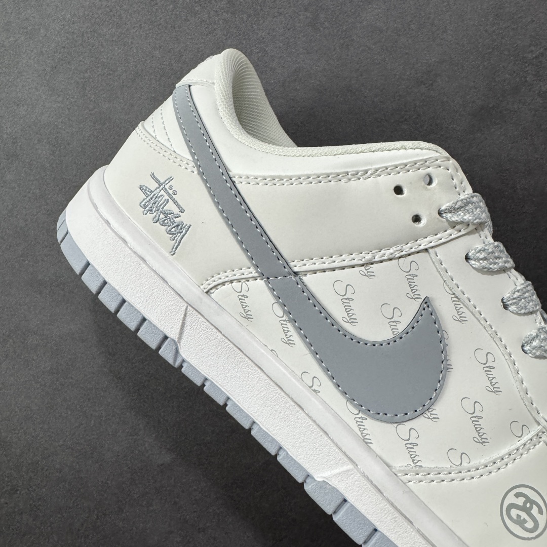 图片[6]-【定制版】Nike SB Dunk Low 斯图西联名 印花灰勾 周年高端定制 低帮休闲板鞋 CS1688-125  #定制鞋盒 大厂纯原品质出货 超高清洁度 皮料切割干净无任何毛边 细节完美   尺码：36 36.5 37.5 38 38.5 39 40 40.5 41 42 42.5 43 44 44.5 45 编码：HXSB330340-选品中心