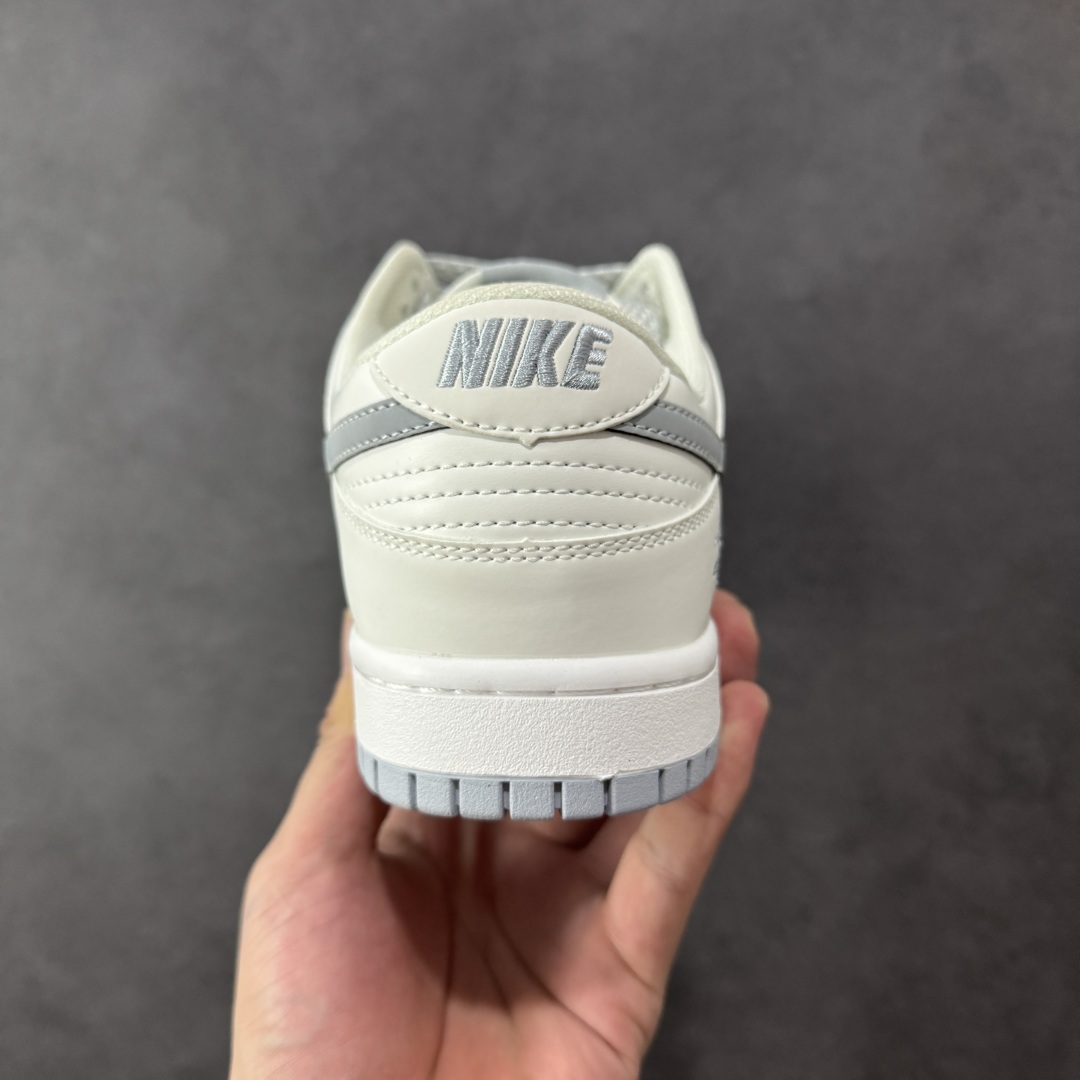 图片[4]-【定制版】Nike SB Dunk Low 斯图西联名 印花灰勾 周年高端定制 低帮休闲板鞋 CS1688-125  #定制鞋盒 大厂纯原品质出货 超高清洁度 皮料切割干净无任何毛边 细节完美   尺码：36 36.5 37.5 38 38.5 39 40 40.5 41 42 42.5 43 44 44.5 45 编码：HXSB330340-选品中心