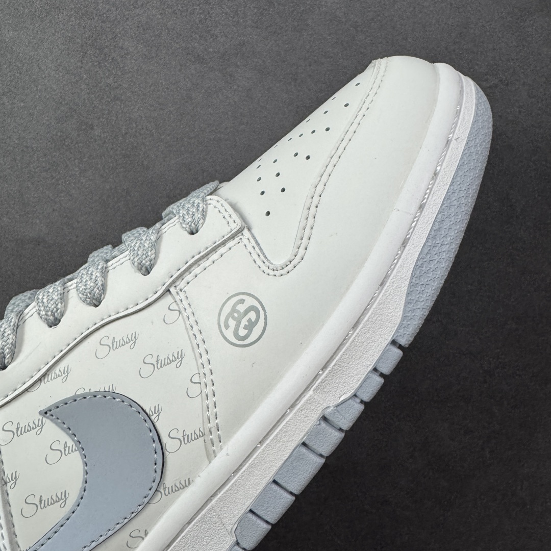 图片[5]-【定制版】Nike SB Dunk Low 斯图西联名 印花灰勾 周年高端定制 低帮休闲板鞋 CS1688-125  #定制鞋盒 大厂纯原品质出货 超高清洁度 皮料切割干净无任何毛边 细节完美   尺码：36 36.5 37.5 38 38.5 39 40 40.5 41 42 42.5 43 44 44.5 45 编码：HXSB330340-选品中心