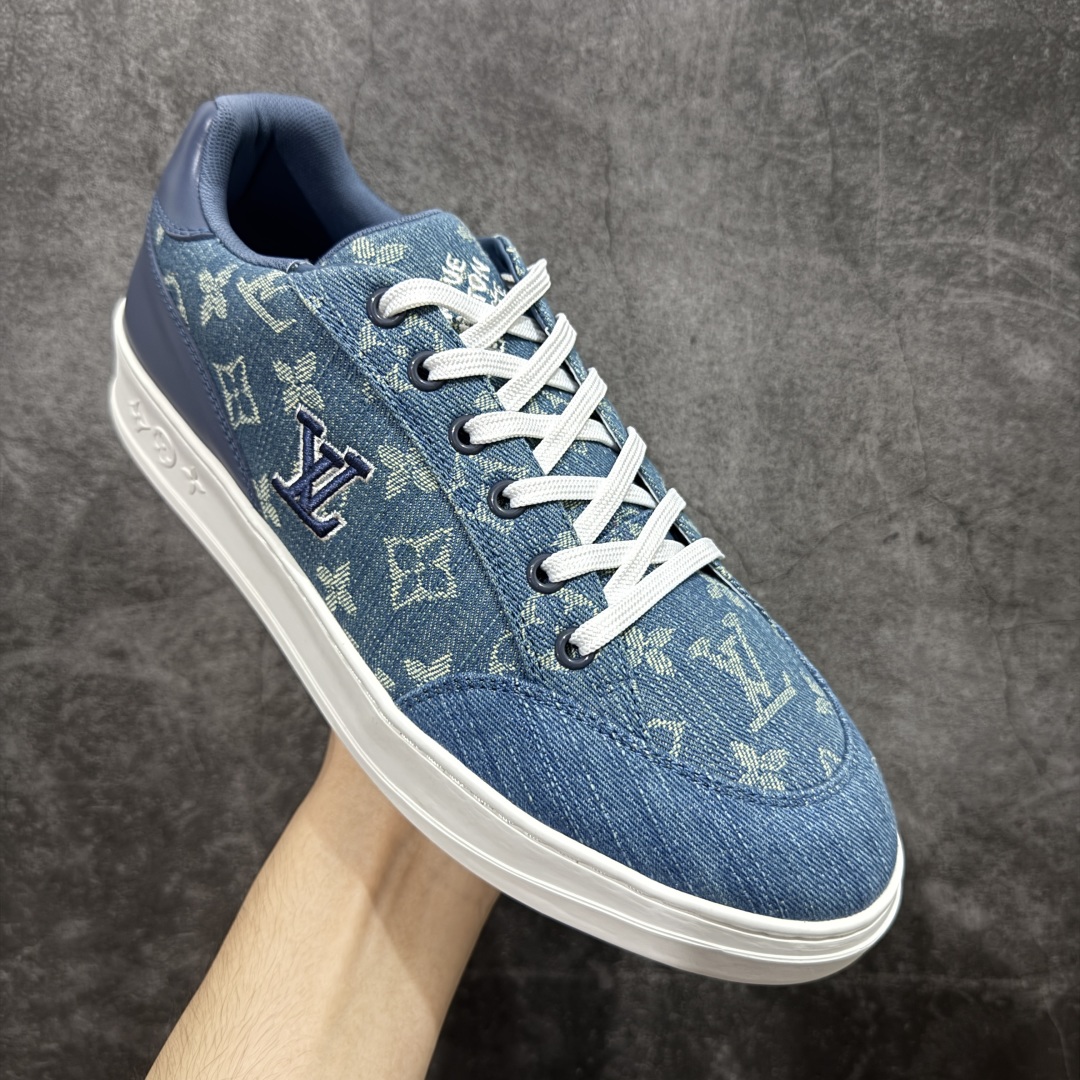图片[3]-【莞产纯原】LOUIS VUITTON Resort 羊皮革 圆头系带 低帮 板鞋 男款 蓝色 LV 最新Lagoon系列厚底丹宁牛仔布 压花 老花休闲板鞋 原版购入开发做货 这款Lagoon取材Monogram丹宁布，为经典设计注入复古气息。皮革饰边跃现标识，铭纹孔眼、镶边和鞋带彰显考究细节，点缀 Monogram 花卉的橡胶外底完善整体 面料：牛仔布 尺码： 39-45-选品中心