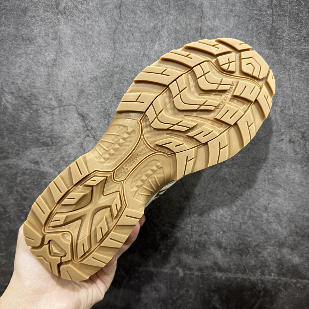 图片[9]-【A1外贸版】Salomon XT-QUEST ADV 萨洛蒙情侣款户外机能鞋 米灰色 475413 全新外贸大厂出品 细节品质大改进 独立私模 最大做到47.5码 全鞋采用为原厂一致材料打造 全新鞋型 相对市场版本 版型更正 全新玻璃冲刀 清洁度提升 同步原版左右鞋带孔的间距加大（市场版间距太小） 网面与鞋头材料校对一致无色差（市面版本有色差） 大底contagrip凹陷程度同步原版（市面版都有差别） 鞋舌两侧鞋帮脚踝处更加直挺（之前老版往中间踏） 鞋头处添加☯️太极标 所有细节多次修改校正 坚持同步原版无差别 毋庸置疑全市场最好的版本💪🏻终端优势供应 尺码：36 36.5 37.5 38 38.5 39 40 40.5 41 42 42.5 43-选品中心