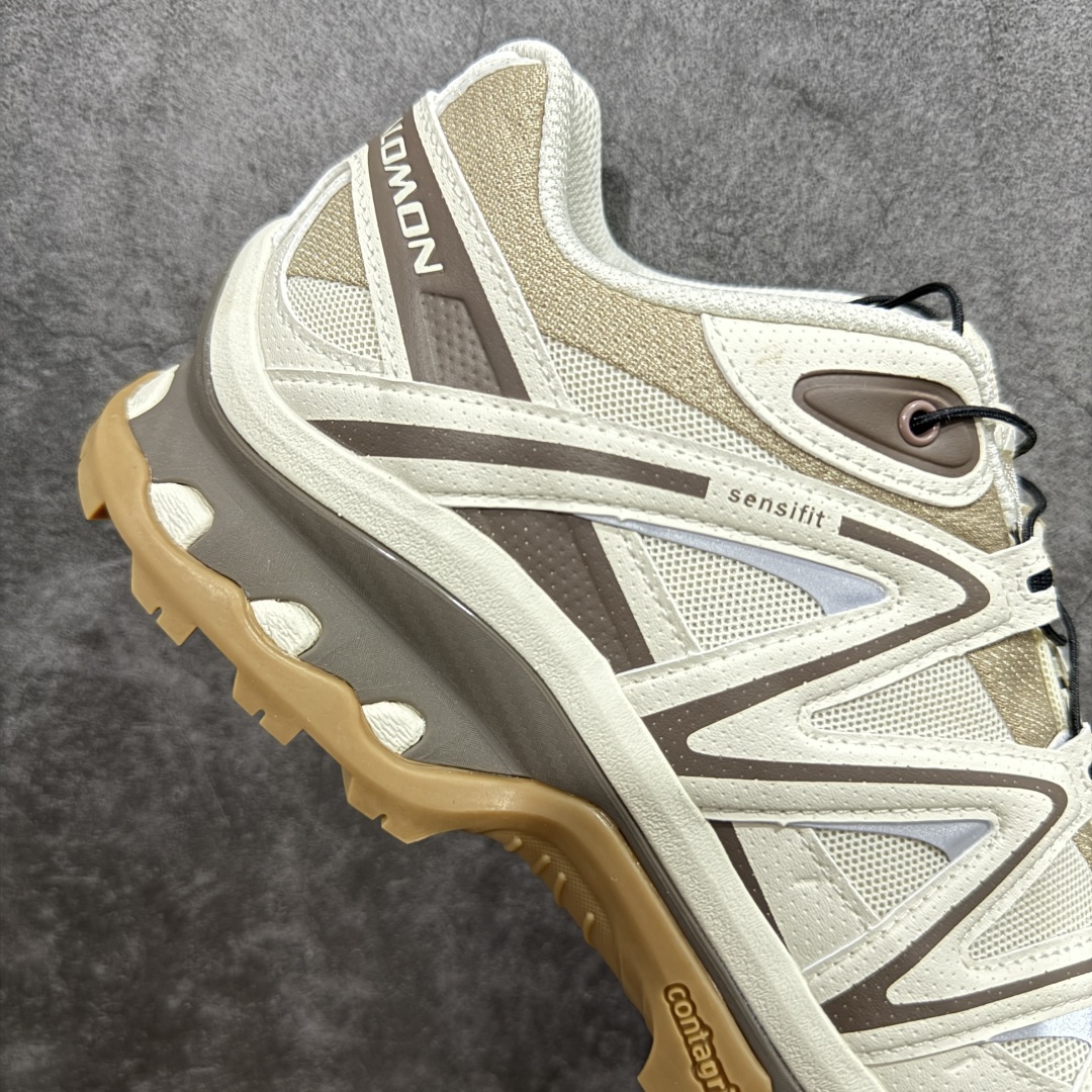 图片[7]-【A1外贸版】Salomon XT-QUEST ADV 萨洛蒙情侣款户外机能鞋 米灰色 475413 全新外贸大厂出品 细节品质大改进 独立私模 最大做到47.5码 全鞋采用为原厂一致材料打造 全新鞋型 相对市场版本 版型更正 全新玻璃冲刀 清洁度提升 同步原版左右鞋带孔的间距加大（市场版间距太小） 网面与鞋头材料校对一致无色差（市面版本有色差） 大底contagrip凹陷程度同步原版（市面版都有差别） 鞋舌两侧鞋帮脚踝处更加直挺（之前老版往中间踏） 鞋头处添加☯️太极标 所有细节多次修改校正 坚持同步原版无差别 毋庸置疑全市场最好的版本💪🏻终端优势供应 尺码：36 36.5 37.5 38 38.5 39 40 40.5 41 42 42.5 43-选品中心