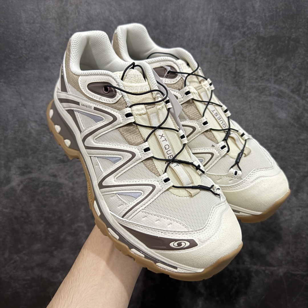 【A1外贸版】Salomon XT-QUEST ADV 萨洛蒙情侣款户外机能鞋 米灰色 475413 全新外贸大厂出品 细节品质大改进 独立私模 最大做到47.5码 全鞋采用为原厂一致材料打造 全新鞋型 相对市场版本 版型更正 全新玻璃冲刀 清洁度提升 同步原版左右鞋带孔的间距加大(市场版间距太小) 网面与鞋头材料校对一致无色差(市面版本有色差) 大底contagrip凹陷程度同步原版(市面版都有差别) 鞋舌两侧鞋帮脚踝处更加直挺(之前老版往中间踏) 鞋头处添加☯️太极标 所有细节多次修改校正 坚持同步原版无差别 毋庸置疑全市场最好的版本💪🏻终端优势供应 尺码:36 36.5 37.5 38 38.5 39 40 40.5 41 42 42.5 43-选品中心