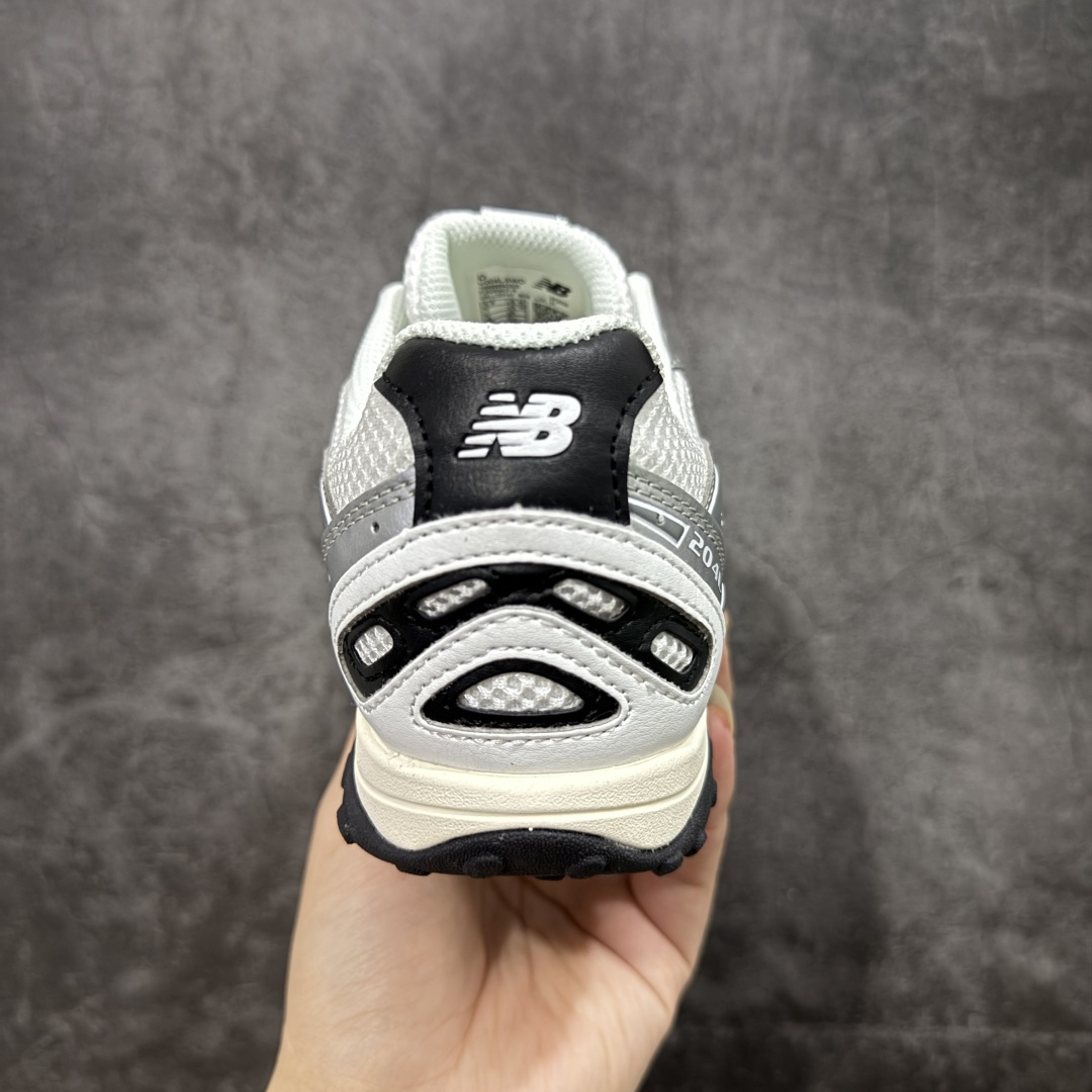 图片[4]-💰 260【纯原M版】New Balance NB204L 薄底鞋 薄底皮质鞋带德训miu系 减震耐磨包裹性支撑轻便 低帮 生活休闲鞋 男女同款 白银 区别市面先行通货版本 市场唯一正确咖色 原材料打造 鞋身搭载EVA科技组合中底 附赠三副鞋带 适用多元穿搭场合为户外出行提供舒适长远的穿搭体验 货号：U204LSWD 尺码：36-44.5-选品中心