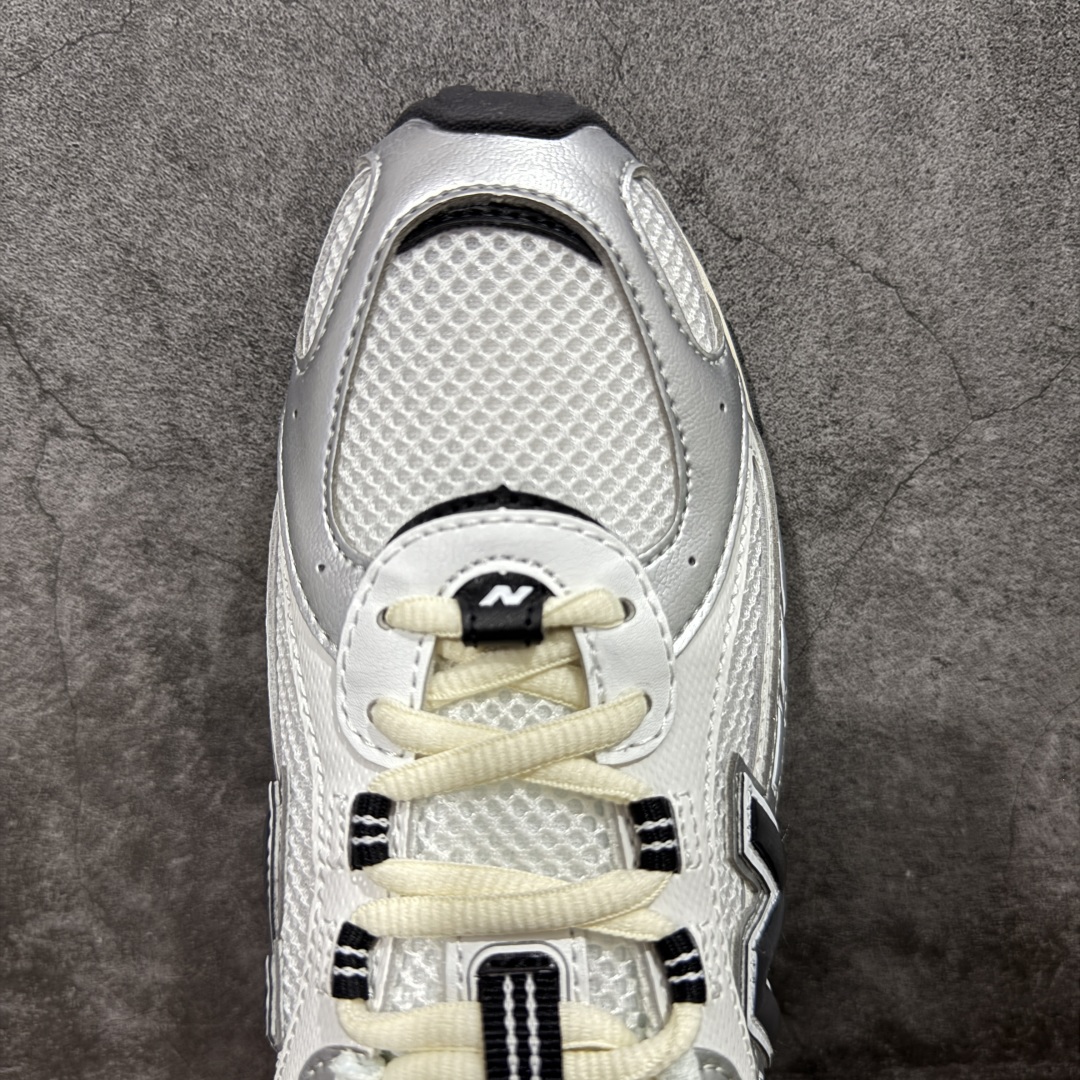 图片[5]-💰 260【纯原M版】New Balance NB204L 薄底鞋 薄底皮质鞋带德训miu系 减震耐磨包裹性支撑轻便 低帮 生活休闲鞋 男女同款 白银 区别市面先行通货版本 市场唯一正确咖色 原材料打造 鞋身搭载EVA科技组合中底 附赠三副鞋带 适用多元穿搭场合为户外出行提供舒适长远的穿搭体验 货号：U204LSWD 尺码：36-44.5-选品中心