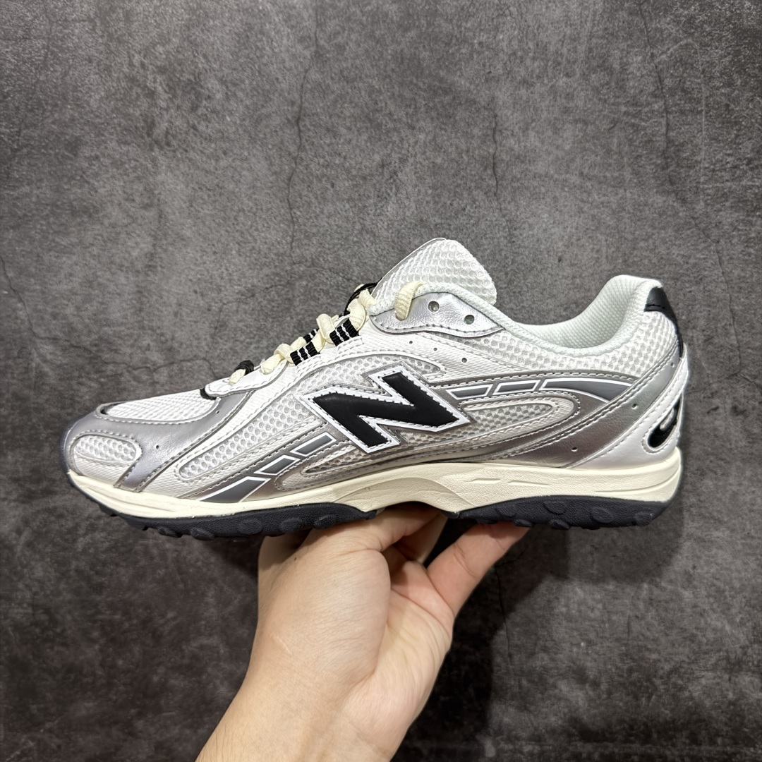 图片[2]-💰 260【纯原M版】New Balance NB204L 薄底鞋 薄底皮质鞋带德训miu系 减震耐磨包裹性支撑轻便 低帮 生活休闲鞋 男女同款 白银 区别市面先行通货版本 市场唯一正确咖色 原材料打造 鞋身搭载EVA科技组合中底 附赠三副鞋带 适用多元穿搭场合为户外出行提供舒适长远的穿搭体验 货号：U204LSWD 尺码：36-44.5-选品中心