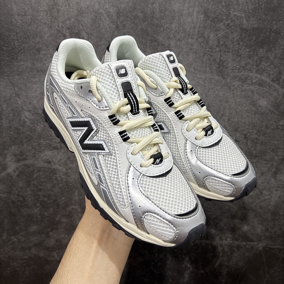 💰 260【纯原M版】New Balance NB204L 薄底鞋 薄底皮质鞋带德训miu系 减震耐磨包裹性支撑轻便 低帮 生活休闲鞋 男女同款 白银 区别市面先行通货版本 市场唯一正确咖色 原材料打造 鞋身搭载EVA科技组合中底 附赠三副鞋带 适用多元穿搭场合为户外出行提供舒适长远的穿搭体验 货号:U204LSWD 尺码:36-44.5-选品中心