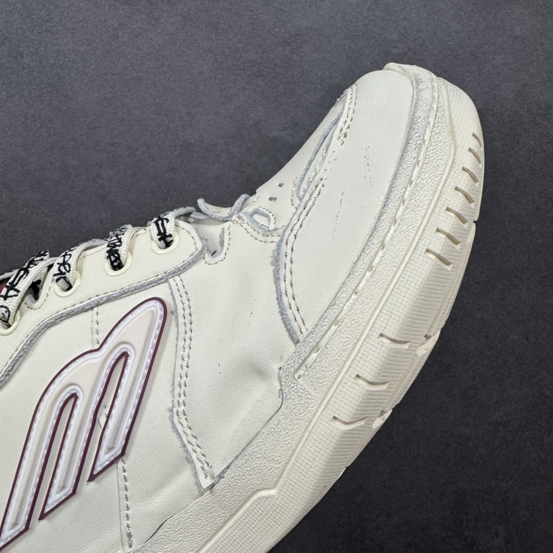 图片[5]-【性价比H版】Balenciaga Hamptons Worn-Out 巴黎世家十八18代 涤纶（聚酯纤维）牛皮革 圆头系带 低帮 生活休闲鞋板鞋 最强性价比 头层皮料 原纸板楦头开发 最原汁原味的版型 胶水把控整洁度完美 每一双都是工艺品 多重QC质检 原盒原配 正确字体电绣 粗细、位置、大小正确 侧边TPU 透气孔匹配意产原版 正确分离大底 TPU软底 原版一致大底LOGO 立体感十足 尺码：35 36 37 38 39 40 41 42 43 44 45 46-选品中心