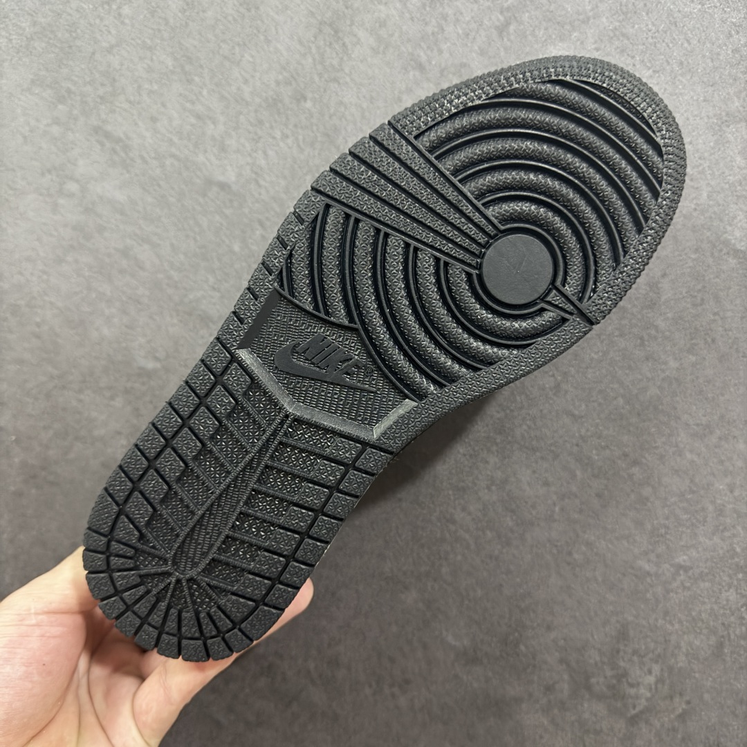 图片[9]-【定制版】Air Jordan 1 Low AJ1 乔1 LV联名 高端定制 低帮复古篮球鞋  #定制鞋盒 大厂纯原品质出货 超高清洁度 皮料切割干净无任何毛边 细节完美 货号：XS2025-063  尺码：36 36.5 37.5 38 38.5 39 40 40.5 41 42 42.5 43 44 44.5 45-选品中心