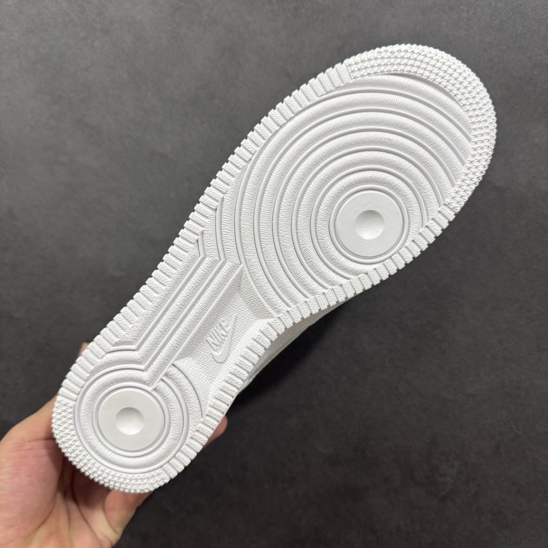 图片[9]-【定制版】Nike Air Force 1 Low LV联名 原楦头原纸板 打造纯正空军版型 专注外贸渠道 全掌内置蜂窝气垫 原盒配件 原厂中底钢印、拉帮完美 货号： XL1979-110 尺码： 36 36.5 37.5 38 38.5 39 40 40.5 41 42 42.5 43 44 45-选品中心