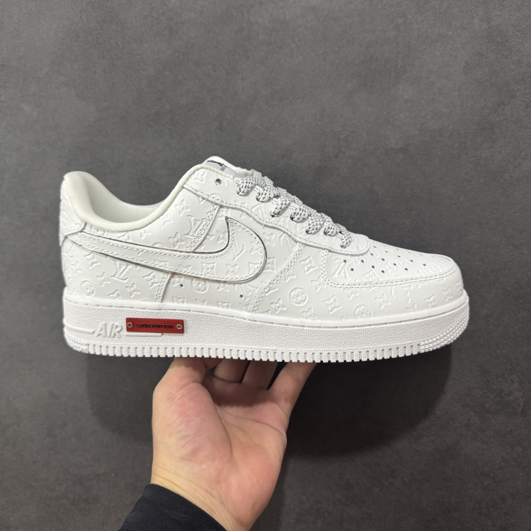 【定制版】Nike Air Force 1 Low LV联名 原楦头原纸板 打造纯正空军版型 专注外贸渠道 全掌内置蜂窝气垫 原盒配件 原厂中底钢印、拉帮完美 货号: XL1979-110 尺码: 36 36.5 37.5 38 38.5 39 40 40.5 41 42 42.5 43 44 45-选品中心