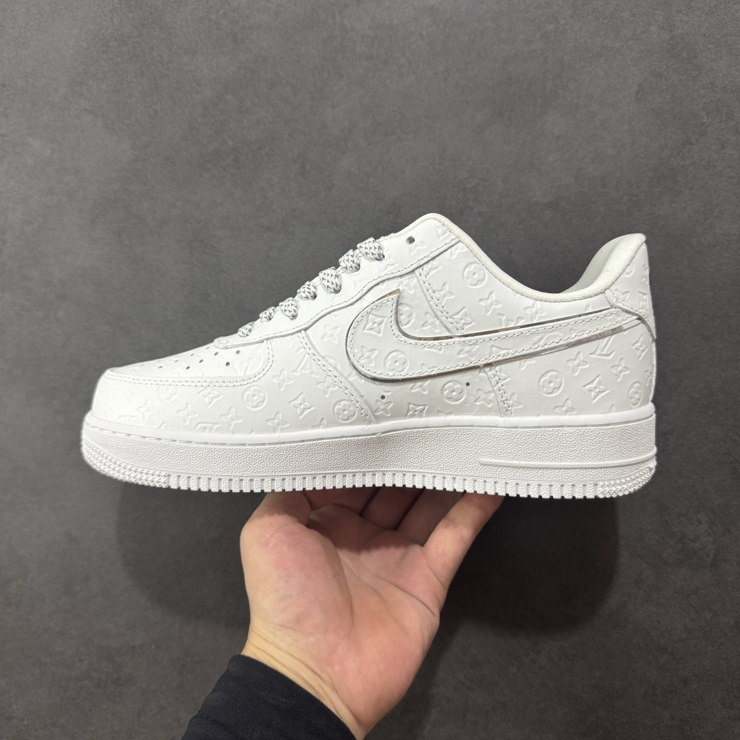 图片[2]-【定制版】Nike Air Force 1 Low LV联名 原楦头原纸板 打造纯正空军版型 专注外贸渠道 全掌内置蜂窝气垫 原盒配件 原厂中底钢印、拉帮完美 货号： XL1979-110 尺码： 36 36.5 37.5 38 38.5 39 40 40.5 41 42 42.5 43 44 45-选品中心