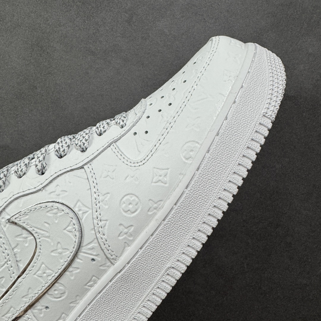 图片[5]-【定制版】Nike Air Force 1 Low LV联名 原楦头原纸板 打造纯正空军版型 专注外贸渠道 全掌内置蜂窝气垫 原盒配件 原厂中底钢印、拉帮完美 货号： XL1979-110 尺码： 36 36.5 37.5 38 38.5 39 40 40.5 41 42 42.5 43 44 45-选品中心