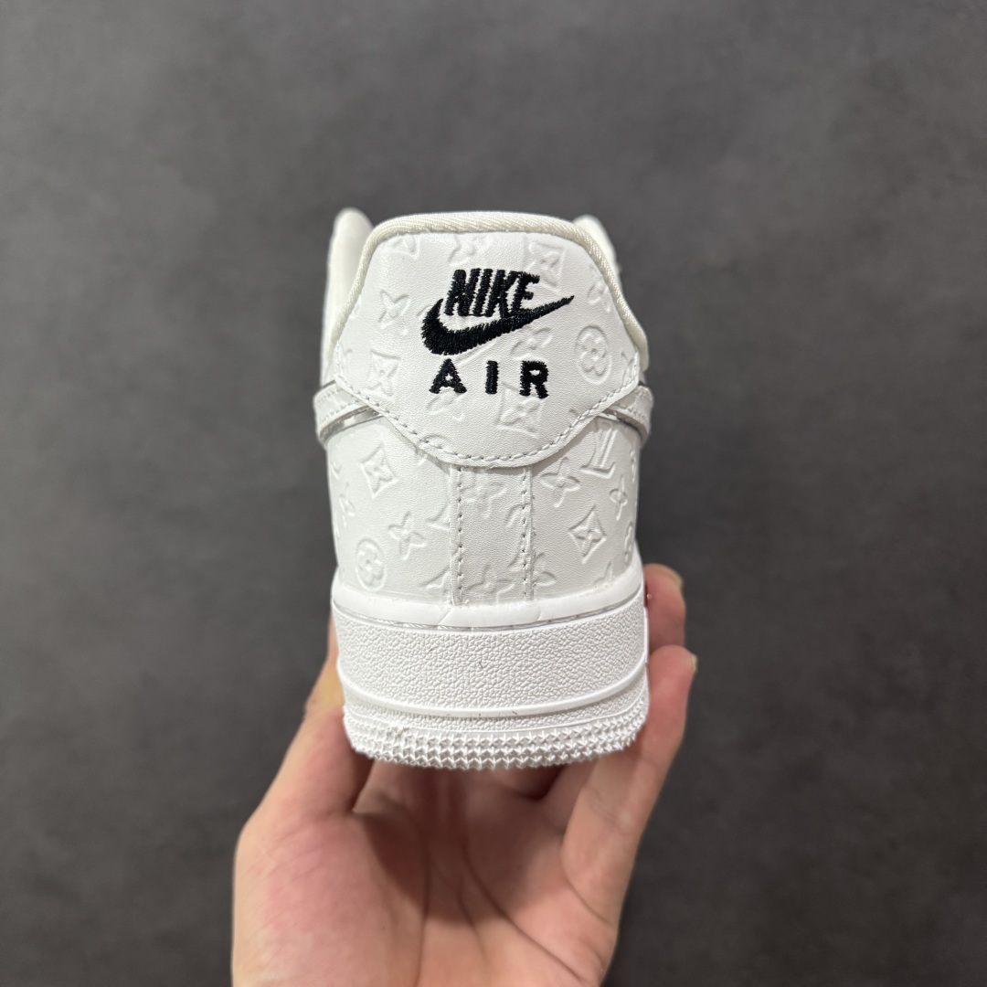 图片[4]-【定制版】Nike Air Force 1 Low LV联名 原楦头原纸板 打造纯正空军版型 专注外贸渠道 全掌内置蜂窝气垫 原盒配件 原厂中底钢印、拉帮完美 货号： XL1979-110 尺码： 36 36.5 37.5 38 38.5 39 40 40.5 41 42 42.5 43 44 45-选品中心