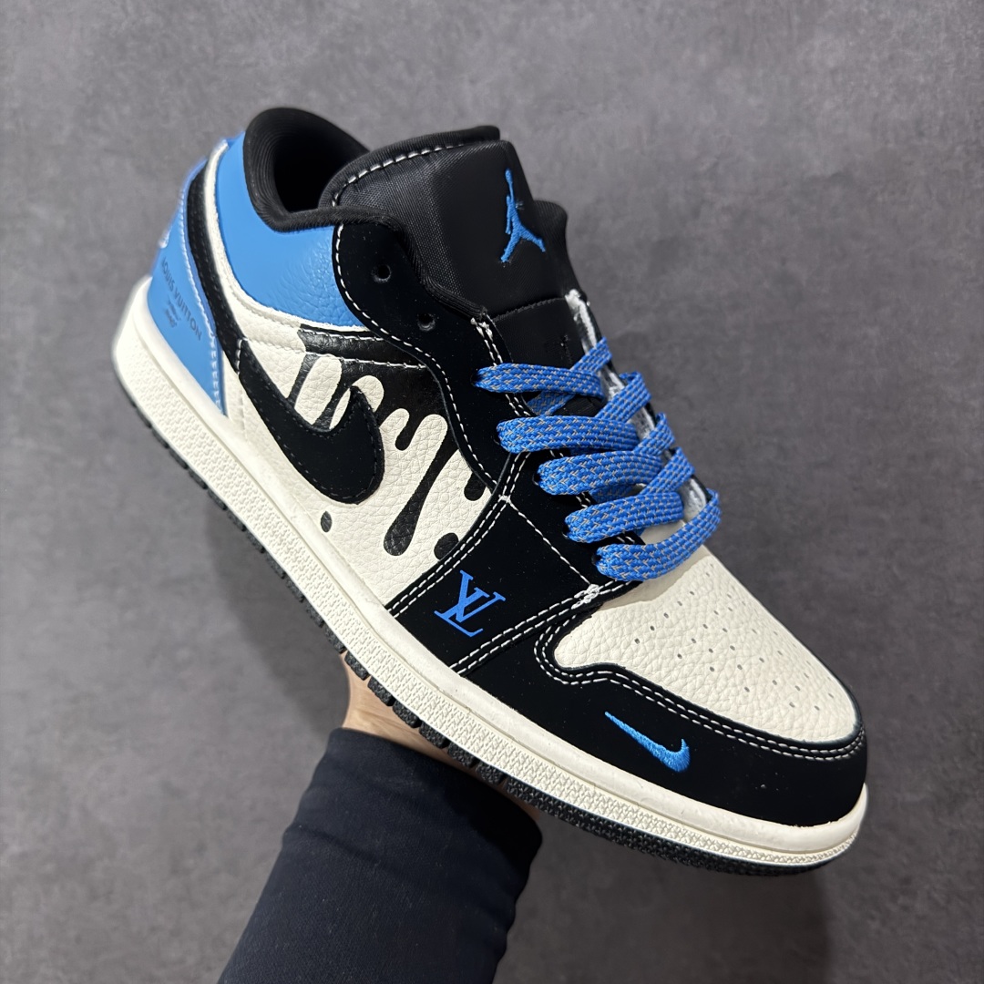 图片[3]-【定制版】Air Jordan 1 Low LV联名 高端定制 低帮复古篮球鞋  #定制鞋盒 大厂纯原品质出货 超高清洁度 皮料切割干净无任何毛边 细节完美 货号：QJ2025-001  尺码：36 36.5 37.5 38 38.5 39 40 40.5 41 42 42.5 43 44 44.5 45-选品中心