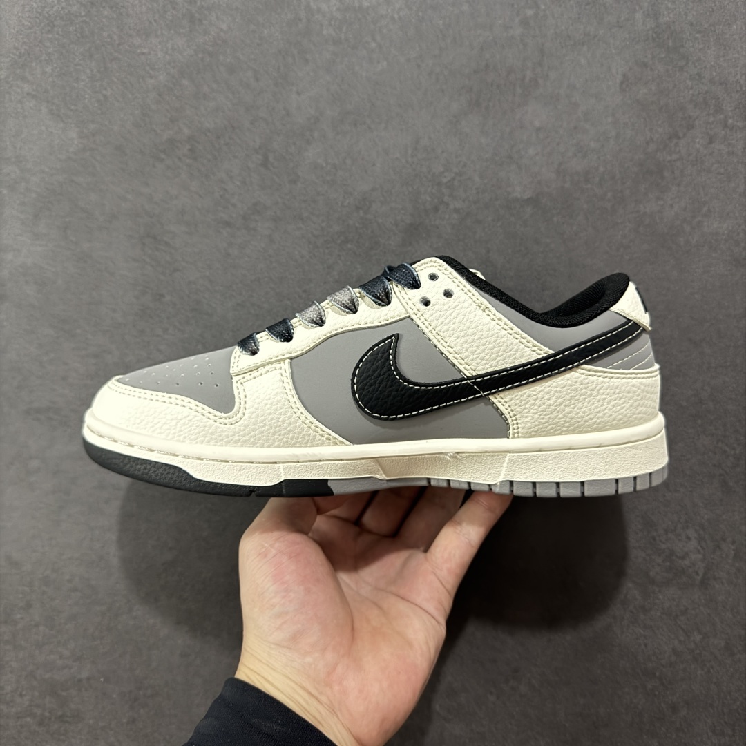 图片[2]-【定制版】Stone Island x Nike Dunk SB Low 石头岛 x 耐克 SB 低帮 灰白红 鞋身整体以灰色皮革打造，搭配米白色皮革框架覆盖层，使鞋款十分百搭，鞋舌上以Nike Swoosh Logo呈现，鞋身两侧Swoosh Logo采用黑色点缀，后跟装饰片使用米白色皮革制作，鞋舌是网眼布材料，增强了透气性，鞋头处侧边迷你Swoosh Logo以黑色点缀，后跟印有石头岛品牌Logo及Stone Island字样，彰显联名身份；最后以米白色中底搭配灰黑双色橡胶外底完善整体设计收尾。 货号：JP1628-041 尺码：36 36.5 37.5 38 38.5 39 40 40.5 41 42 42.5 43 44 44.5 45 编码：HXSB330340-选品中心