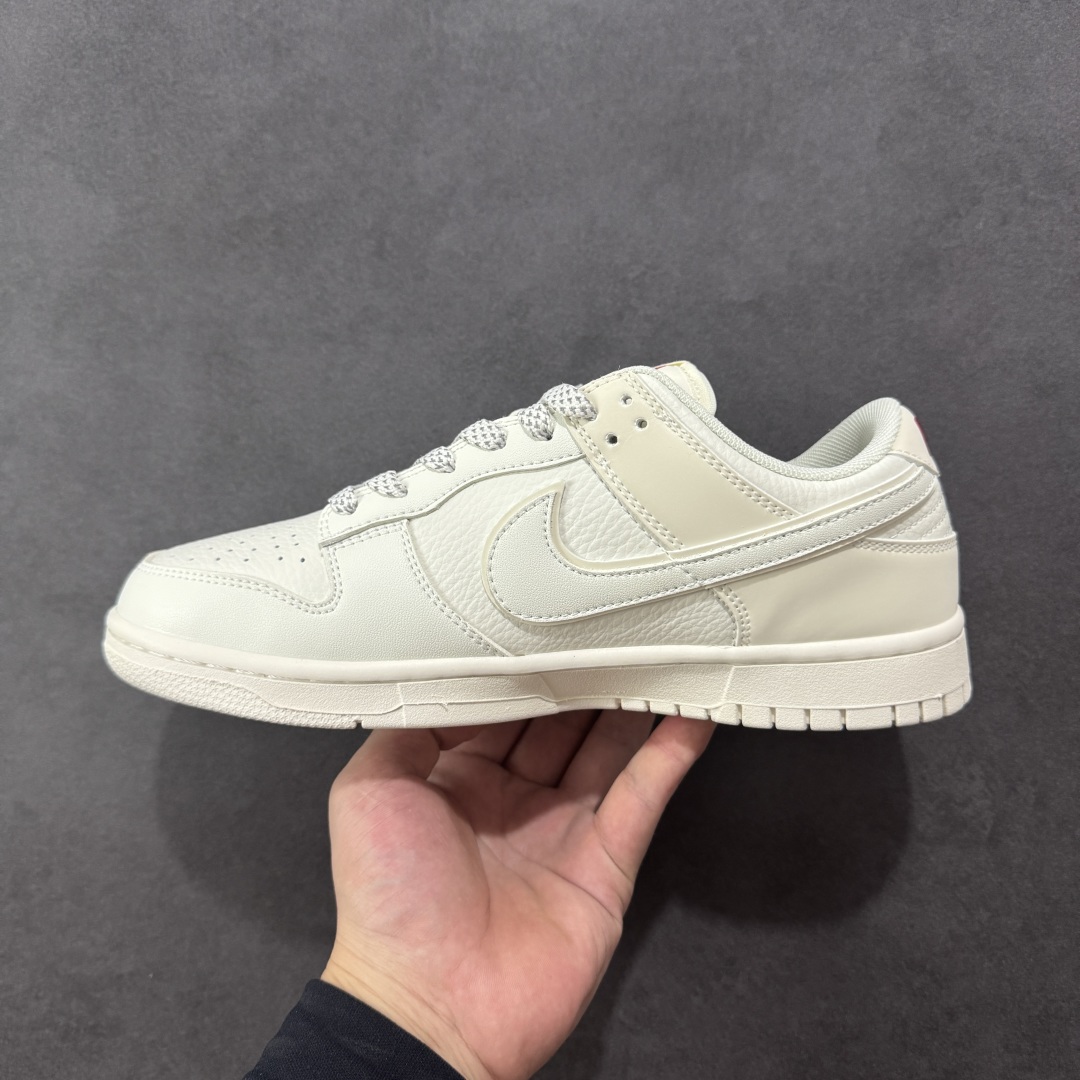 图片[2]-【定制版】Nike SB Dunk Low Supreme联名 米白小红勾 周年高端定制 低帮休闲板鞋  #定制鞋盒 大厂纯原品质出货 超高清洁度 皮料切割干净无任何毛边 细节完美 货号：CS1688-109  尺码：36 36.5 37.5 38 38.5 39 40 40.5 41 42 42.5 43 44 44.5 45-选品中心