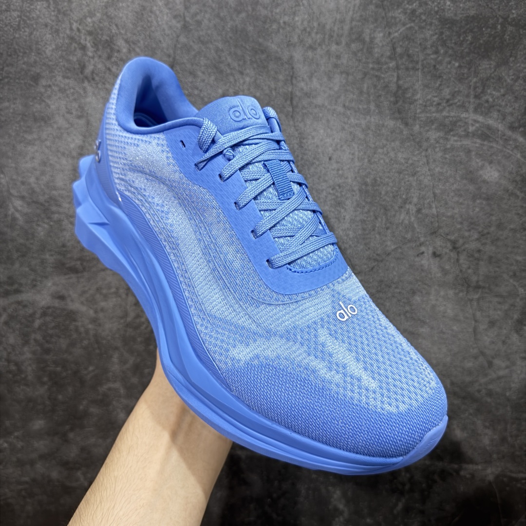 Alo Runner Low-Top Sneakers - Stylish, Comfortable, and Height-Boosting 4 cmp i1757285925412 1807 0 2