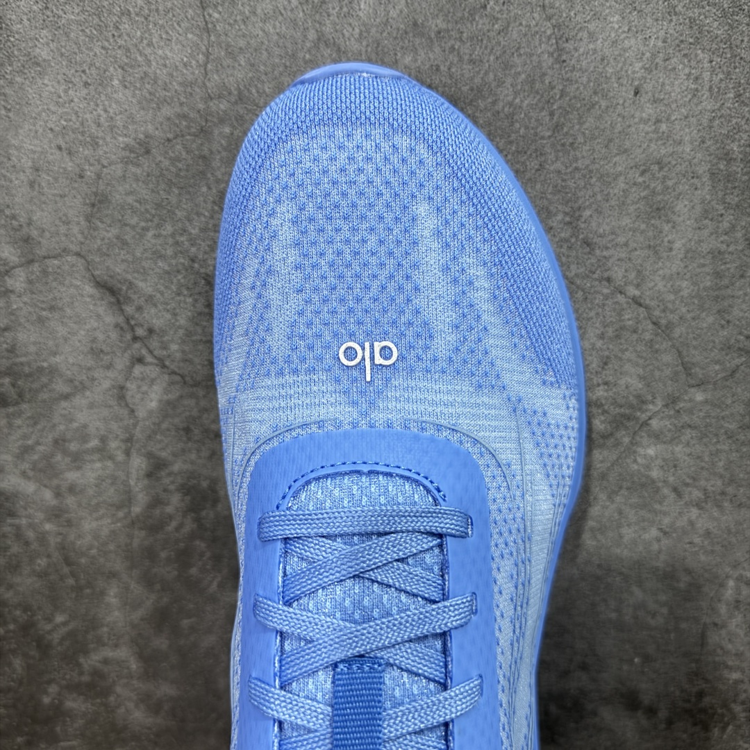 Alo Runner Low-Top Sneakers - Stylish, Comfortable, and Height-Boosting 6 cmp i1757285925414 6656 0 4