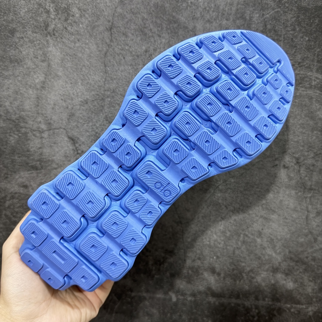 Alo Runner Low-Top Sneakers - Stylish, Comfortable, and Height-Boosting 10 cmp i1757285926170 7045 0 8