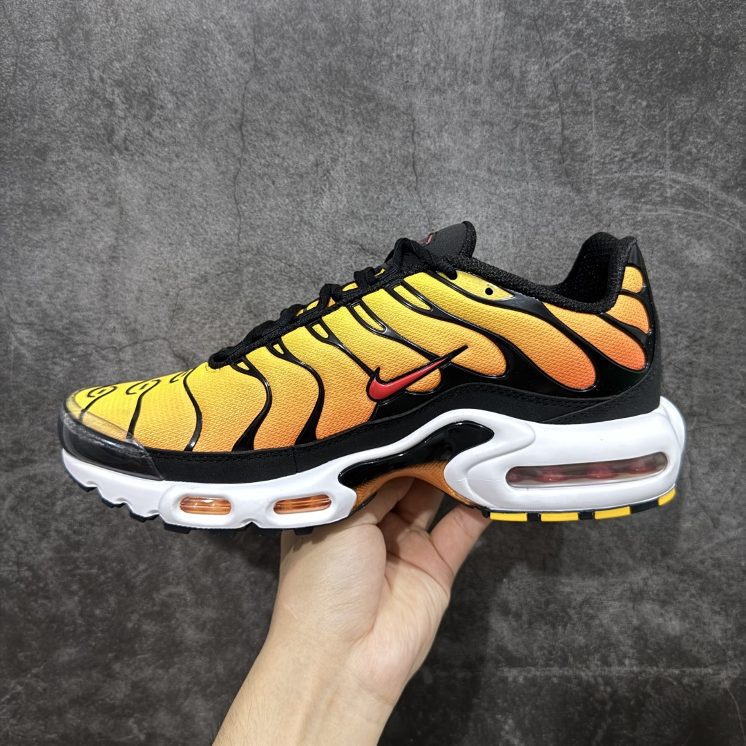图片[2]-【Max纯原版】Nike Air Max Plus TN气垫系列跑鞋 全新一比一高端版本 真正的市场T1品质 更多配色陆续出货 真正的用心研发 一点一点抠出来的 品质 品控细节 随便闭眼对比市场任何版本 全套原纸板楦头开发 完美呈现版型 工艺流程均与原鞋保持一致 Turned Air 中底缓震技术 鞋面弧度与大底弧度一致 鞋头正确TPU材质 鞋面高频TPU材质1.0厚度 原鞋一致层次感 超越公司货的品控标准 多道QC质检 货号：HF0552-001 尺码：36 36.5 37.5 38 38.5 39 40 40.5 41 42 42.5 43 44 44.5 45 46-选品中心