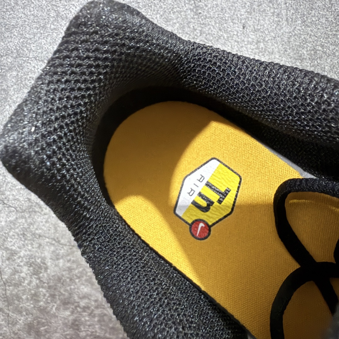 图片[8]-【Max纯原版】Nike Air Max Plus TN气垫系列跑鞋 全新一比一高端版本 真正的市场T1品质 更多配色陆续出货 真正的用心研发 一点一点抠出来的 品质 品控细节 随便闭眼对比市场任何版本 全套原纸板楦头开发 完美呈现版型 工艺流程均与原鞋保持一致 Turned Air 中底缓震技术 鞋面弧度与大底弧度一致 鞋头正确TPU材质 鞋面高频TPU材质1.0厚度 原鞋一致层次感 超越公司货的品控标准 多道QC质检 货号：HF0552-001 尺码：36 36.5 37.5 38 38.5 39 40 40.5 41 42 42.5 43 44 44.5 45 46-选品中心