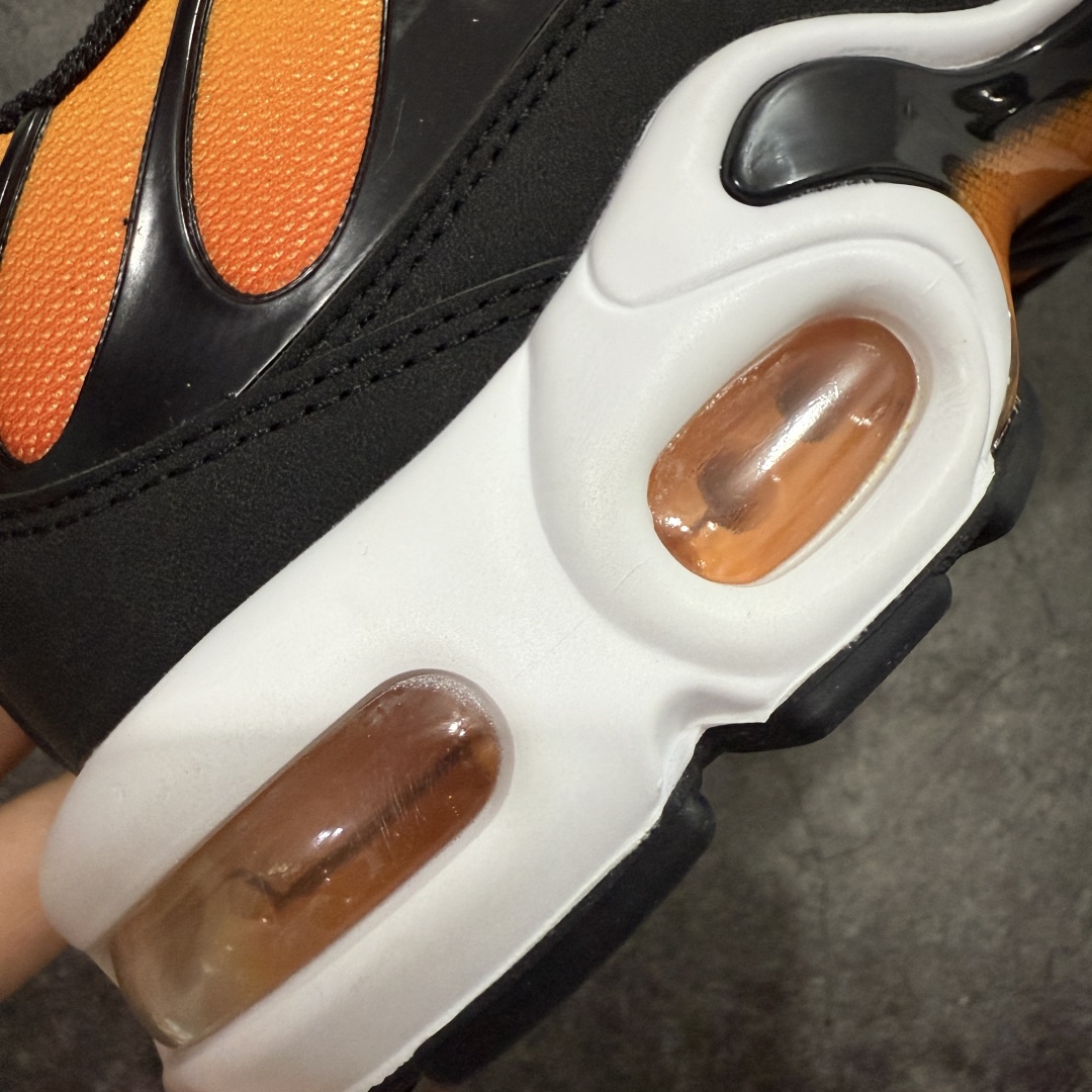 图片[3]-【Max纯原版】Nike Air Max Plus TN气垫系列跑鞋 全新一比一高端版本 真正的市场T1品质 更多配色陆续出货 真正的用心研发 一点一点抠出来的 品质 品控细节 随便闭眼对比市场任何版本 全套原纸板楦头开发 完美呈现版型 工艺流程均与原鞋保持一致 Turned Air 中底缓震技术 鞋面弧度与大底弧度一致 鞋头正确TPU材质 鞋面高频TPU材质1.0厚度 原鞋一致层次感 超越公司货的品控标准 多道QC质检 货号：HF0552-001 尺码：36 36.5 37.5 38 38.5 39 40 40.5 41 42 42.5 43 44 44.5 45 46-选品中心