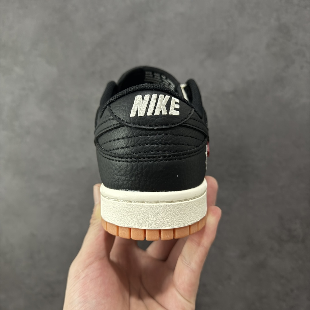 图片[4]-【定制版】Stussy x Nk SB Dunk Low 定制配色 斯图西联名 Dunk系列复古低帮休闲百搭板鞋 QW5836-032 公司级版本 定制鞋盒 大厂流水作业生产 超高清洁度 皮料切割干净无任何毛边 细节完美   尺码：36 36.5 37.5 38 38.5 39 40 40.5 41 42 42.5 43 44 44.5 45 编码：HXSB330340-选品中心