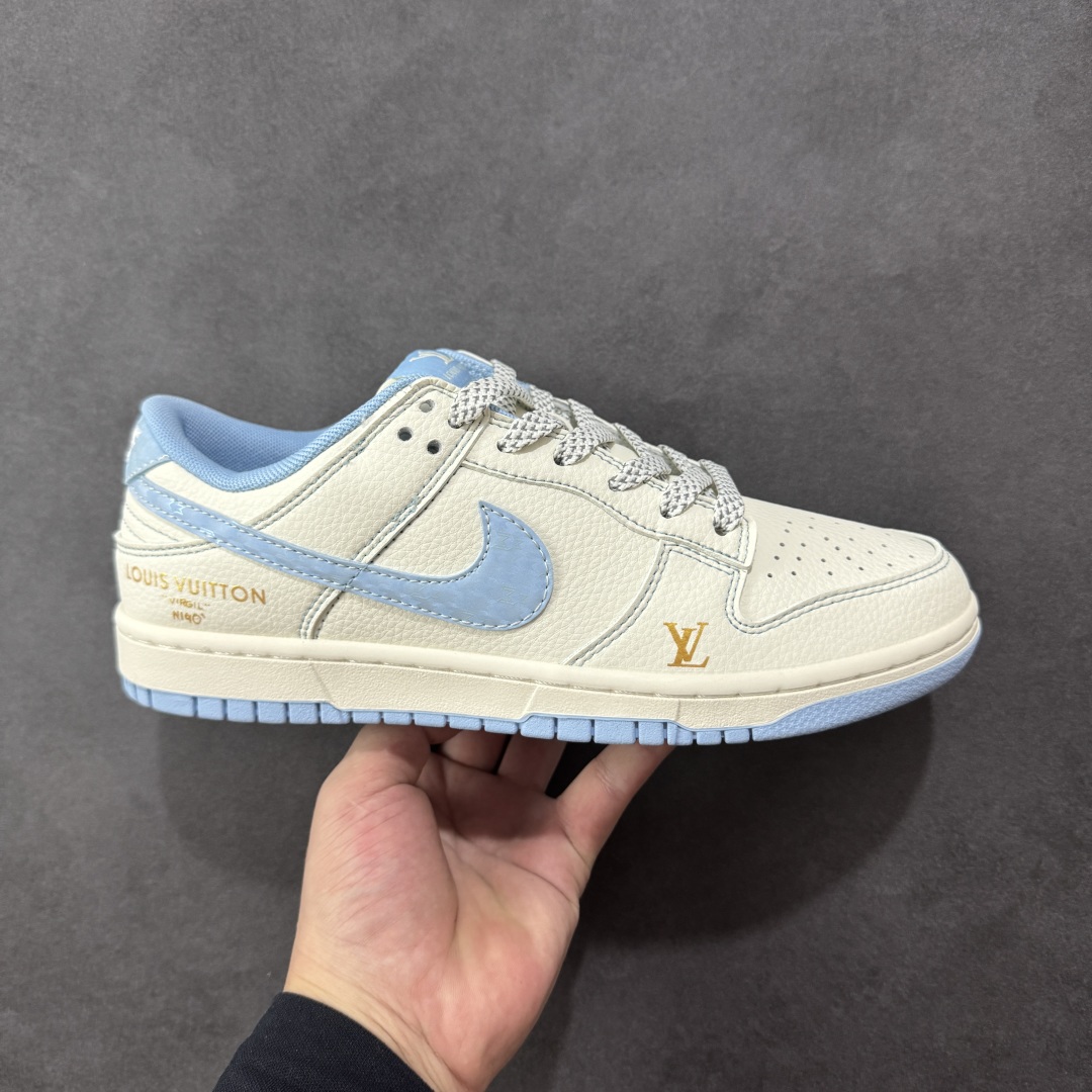 【定制版】Louis Vuitton x Nk SB Dunk Low 定制配色 Lv联名 Dunk系列复古低帮休闲百搭板鞋 JP1628-005 公司级版本 定制鞋盒 大厂流水作业生产 超高清洁度 皮料切割干净无任何毛边 细节完美   尺码:36 36.5 37.5 38 38.5 39 40 40.5 41 42 42.5 43 44 44.5 45 编码:HXSB330340-选品中心
