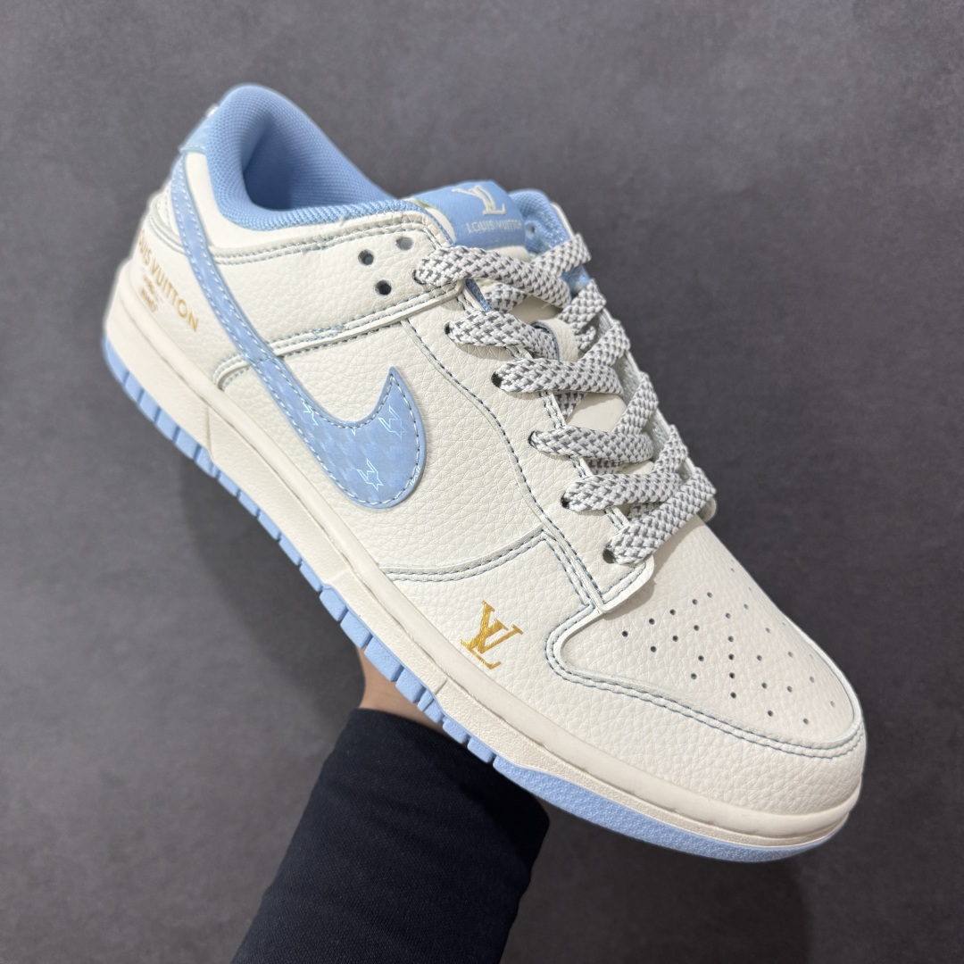 图片[3]-【定制版】Louis Vuitton x Nk SB Dunk Low 定制配色 Lv联名 Dunk系列复古低帮休闲百搭板鞋 JP1628-005 公司级版本 定制鞋盒 大厂流水作业生产 超高清洁度 皮料切割干净无任何毛边 细节完美   尺码：36 36.5 37.5 38 38.5 39 40 40.5 41 42 42.5 43 44 44.5 45 编码：HXSB330340-选品中心