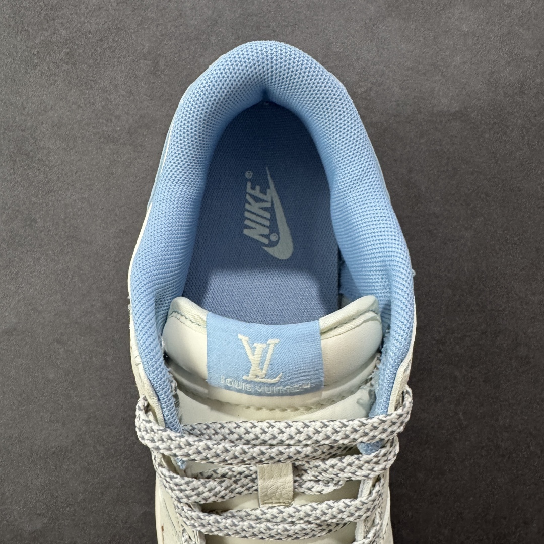 图片[7]-【定制版】Louis Vuitton x Nk SB Dunk Low 定制配色 Lv联名 Dunk系列复古低帮休闲百搭板鞋 JP1628-005 公司级版本 定制鞋盒 大厂流水作业生产 超高清洁度 皮料切割干净无任何毛边 细节完美   尺码：36 36.5 37.5 38 38.5 39 40 40.5 41 42 42.5 43 44 44.5 45 编码：HXSB330340-选品中心