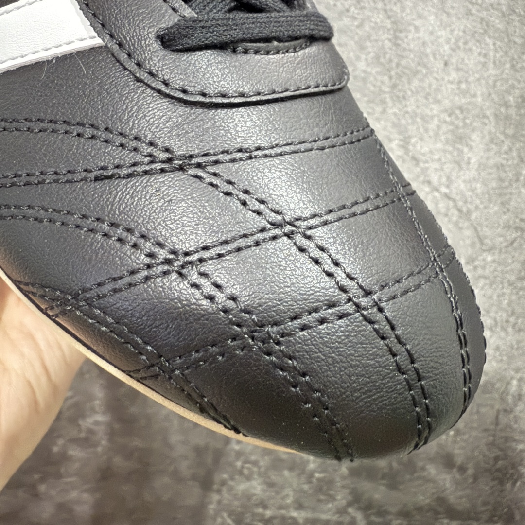 图片[4]-【正确版】AD Originals TAEKWONDO 跆拳道薄底训练鞋 JS1193 从专业赛场到时尚前沿🪩 开启多元运动美学新篇章🥋 𝙏𝘼𝙀𝙆𝙒𝙊𝙉𝘿𝙊👟 演绎穿搭的“绝佳利器” 深受武术历史影响的简约套入式设计 力求致敬00年代初的风尚🥷🎧 ▪皮质鞋面，柔软高级 ▪搭配经典3D鞋头缝线设计 ▪一脚蹬设计穿脱自如 ▪低平橡胶外底助你扎实踩地从容迈步 为小众运动注入现代年轻化审美 鲜明黑白 复古极简 尺码：36 36.5 37 38 38.5 39 40 40.5 41 42 42.5 43 44 44.5 45-选品中心