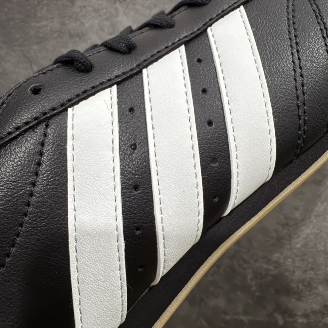 图片[3]-【正确版】AD Originals TAEKWONDO 跆拳道薄底训练鞋 JS1193 从专业赛场到时尚前沿🪩 开启多元运动美学新篇章🥋 𝙏𝘼𝙀𝙆𝙒𝙊𝙉𝘿𝙊👟 演绎穿搭的“绝佳利器” 深受武术历史影响的简约套入式设计 力求致敬00年代初的风尚🥷🎧 ▪皮质鞋面，柔软高级 ▪搭配经典3D鞋头缝线设计 ▪一脚蹬设计穿脱自如 ▪低平橡胶外底助你扎实踩地从容迈步 为小众运动注入现代年轻化审美 鲜明黑白 复古极简 尺码：36 36.5 37 38 38.5 39 40 40.5 41 42 42.5 43 44 44.5 45-选品中心