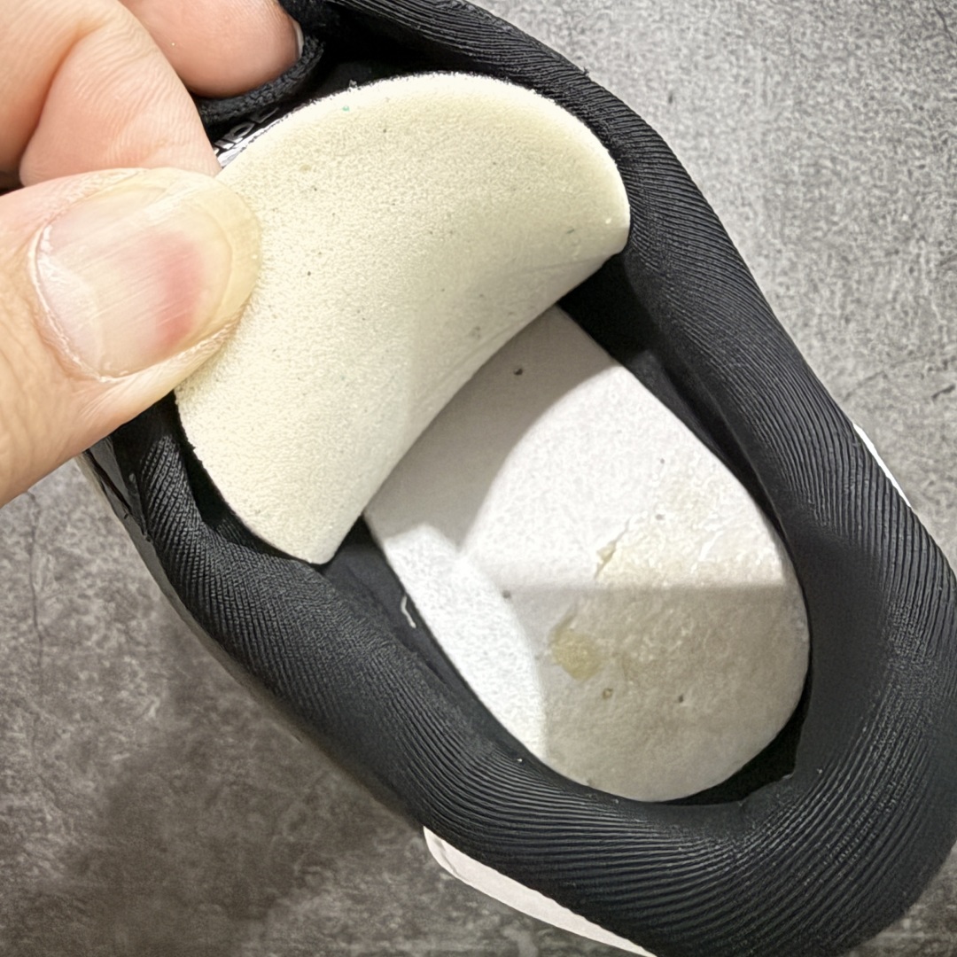 图片[7]-【正确版】AD Originals TAEKWONDO 跆拳道薄底训练鞋 JS1193 从专业赛场到时尚前沿🪩 开启多元运动美学新篇章🥋 𝙏𝘼𝙀𝙆𝙒𝙊𝙉𝘿𝙊👟 演绎穿搭的“绝佳利器” 深受武术历史影响的简约套入式设计 力求致敬00年代初的风尚🥷🎧 ▪皮质鞋面，柔软高级 ▪搭配经典3D鞋头缝线设计 ▪一脚蹬设计穿脱自如 ▪低平橡胶外底助你扎实踩地从容迈步 为小众运动注入现代年轻化审美 鲜明黑白 复古极简 尺码：36 36.5 37 38 38.5 39 40 40.5 41 42 42.5 43 44 44.5 45-选品中心