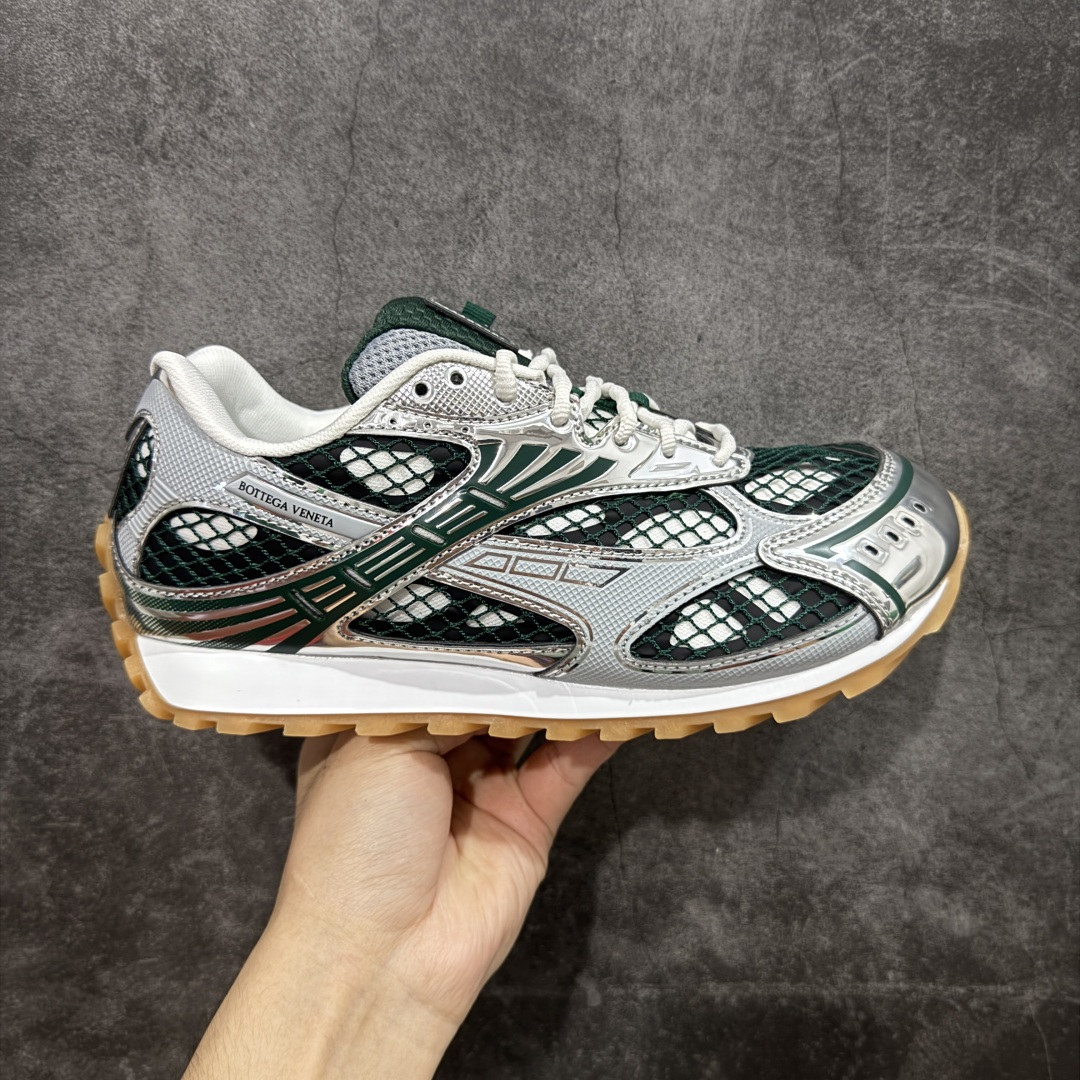 【纯原M版】BOTTEGA VENETA Orbit Runner BV葆蝶家时尚休闲王一博同款老爹鞋运动鞋 原版开发 一比一打造 相似度百分之99以上 市场一梯队级别品质 区别市场任何标文顶级品质版本 采用轻质科技网布面料 搭配几何图案设计橡胶外底 王炸系列 高版本 认准套包工艺 实际增高很多哦 还是一样显腿细非常nice 耐玩耐造 对标对版 套包鞋工艺 认准高版本 大底选用拼色TPU大底 配置原版包装 尺码:35 36 37 38 39 40 41 42 43 44 45-选品中心