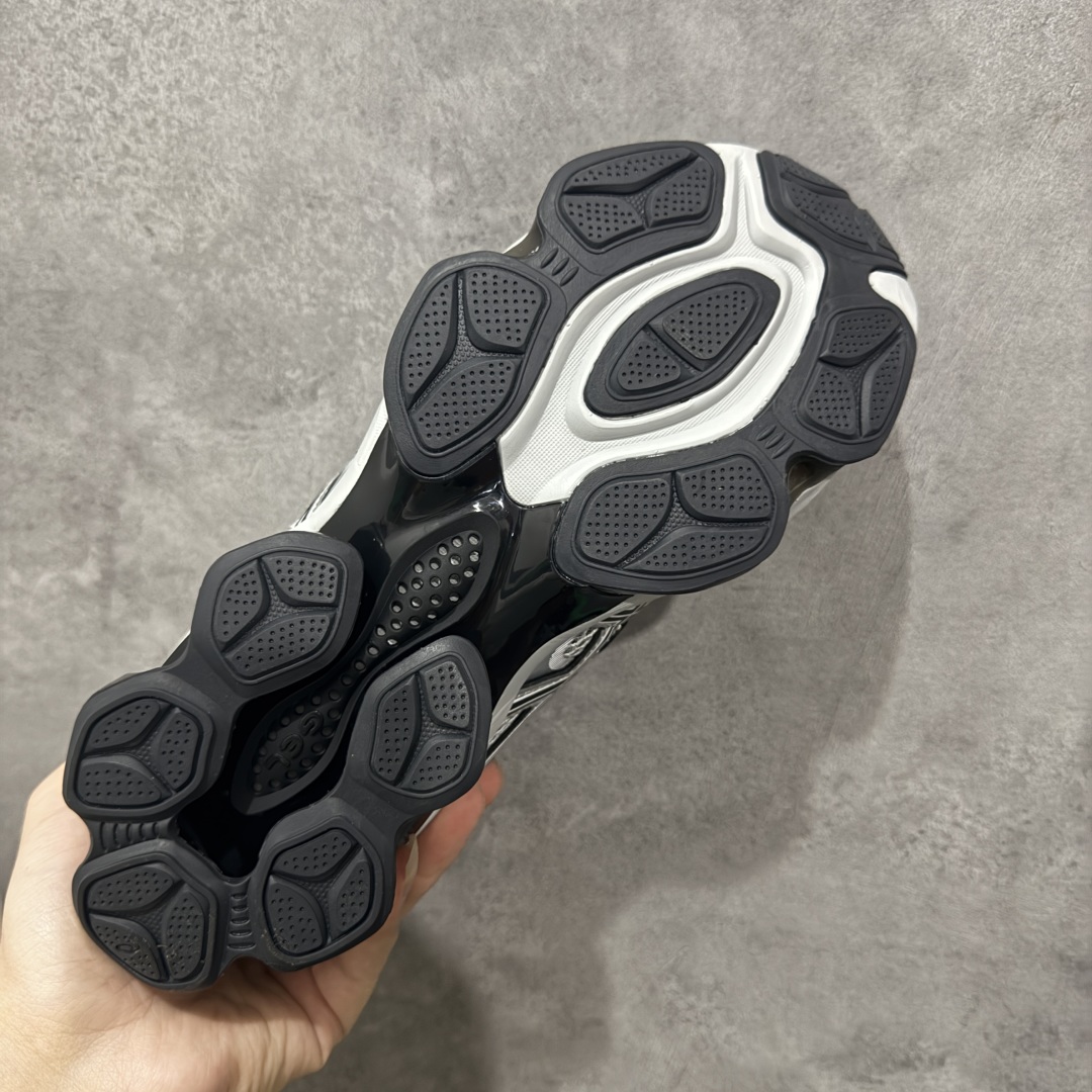 图片[9]-【公司级】Asics Gel-Quantum Kinetic 亚瑟士 复古休闲运动鞋厚底增高老爹鞋 采用 GEL Scutoid 技术的橡胶鞋底。在拥有拥有相同外底科技的基础上，与早先推出的 Kiko Kostadinov 联名款 GEL-QUANTUM ZIENTZIA 十分相似，不失为具有 Ki 味的平替选择。 货号：1203A270-220 尺码：36 37 37.5 38 39 39.5 40 40.5 41.5 42 42.5 43.5 44 45 编码：GLB250260-选品中心