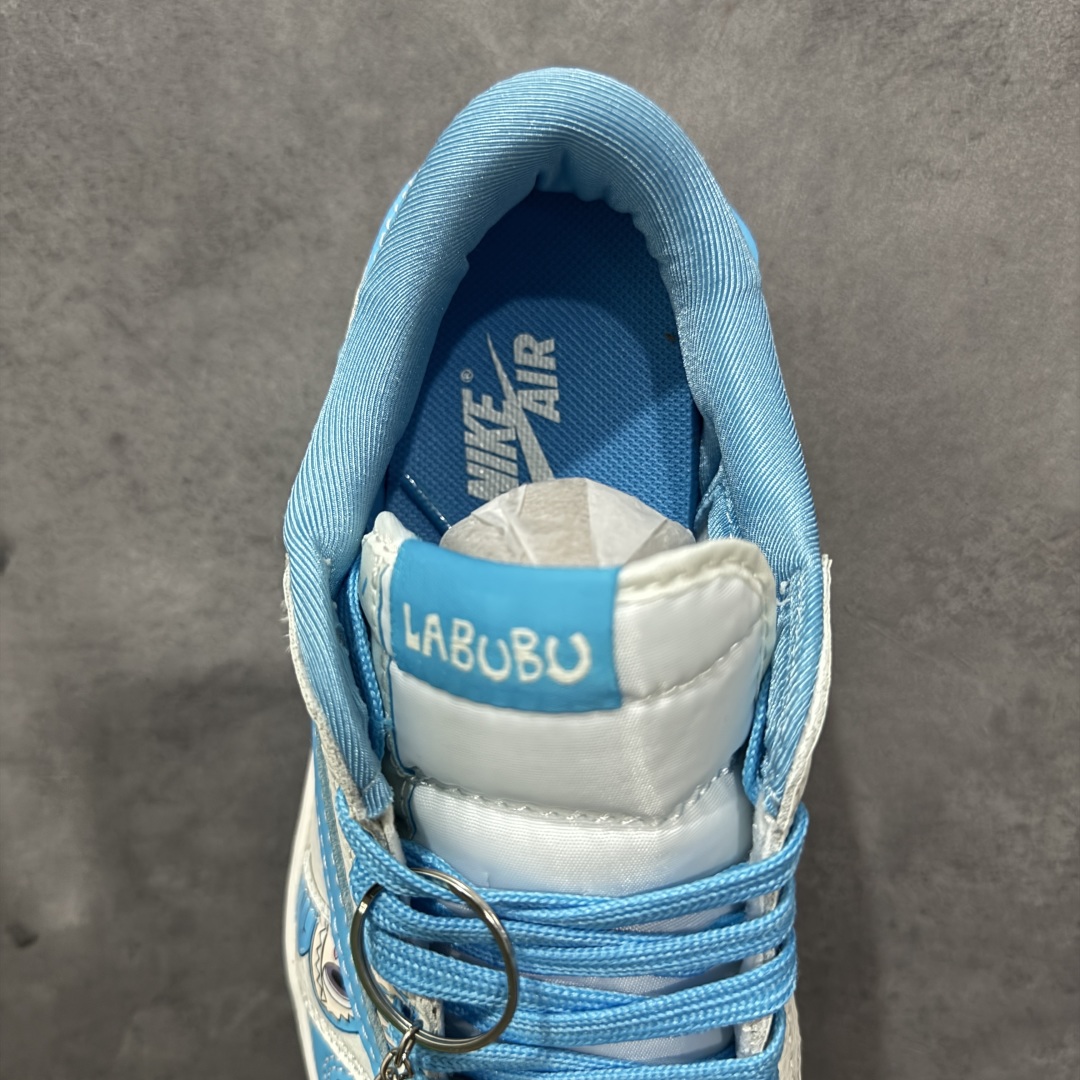 图片[8]-【定制版】Travis Scott x Fragment Design x Air Jordan 1 Low OG SP AJ1 乔1 米蓝色 低帮文化休闲板鞋  #多方联名合作融合了Travis Scott 独特的音乐风格，藤原浩个性的设计风格以及Jordan品牌的经典元素 使其成为一双具有独特身份和价值的鞋子 清新而立体的外观加上联名标识更突出了其独特身份 这种配色方案显示出活力和时尚感 在视觉上引人注目 鞋身的质感和细腻的细节处理使其显得高端而格调十足 这款“倒钩”联名是设计与创意完美结合 融合多方的个性风格是一款备受瞩目的潮流鞋款 货号：JW1188-165  尺码：36 36.5 37.5 38 38.5 39 40 40.5 41 42 42.5 43 44 44.5 45-选品中心