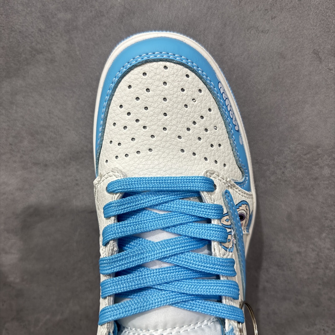 图片[5]-【定制版】Travis Scott x Fragment Design x Air Jordan 1 Low OG SP AJ1 乔1 米蓝色 低帮文化休闲板鞋  #多方联名合作融合了Travis Scott 独特的音乐风格，藤原浩个性的设计风格以及Jordan品牌的经典元素 使其成为一双具有独特身份和价值的鞋子 清新而立体的外观加上联名标识更突出了其独特身份 这种配色方案显示出活力和时尚感 在视觉上引人注目 鞋身的质感和细腻的细节处理使其显得高端而格调十足 这款“倒钩”联名是设计与创意完美结合 融合多方的个性风格是一款备受瞩目的潮流鞋款 货号：JW1188-165  尺码：36 36.5 37.5 38 38.5 39 40 40.5 41 42 42.5 43 44 44.5 45-选品中心