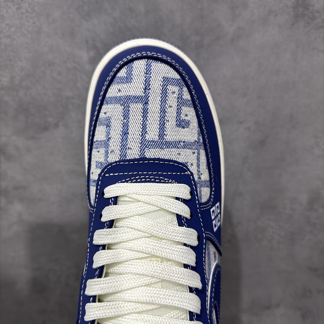 图片[5]-【定制版】Givenchy x Nike Air Force 1 Low 纪梵希 x 耐克 空军一号 低帮 联名蓝色 鞋身整体以白色帆布为主搭配蓝色皮革框架覆盖层，设计独特且充满时尚感；鞋身两侧Swoosh Logo采用蓝色点缀并以银色进行描边，后跟装饰片使用蓝色制作，鞋头处纪梵希品牌Logo以白色妆点，鞋舌标签上以Givenchy字样呈现，后跟Nike Swoosh Logo及Air辅以白色刺绣妆点，后跟侧方印有Givenchy字样，彰显联名身份；最后以米白色中底搭配蓝色橡胶外底完善整体设计收尾。 货号：DK0188-087 尺码：36-45带半码 编码：HXSB310320-选品中心
